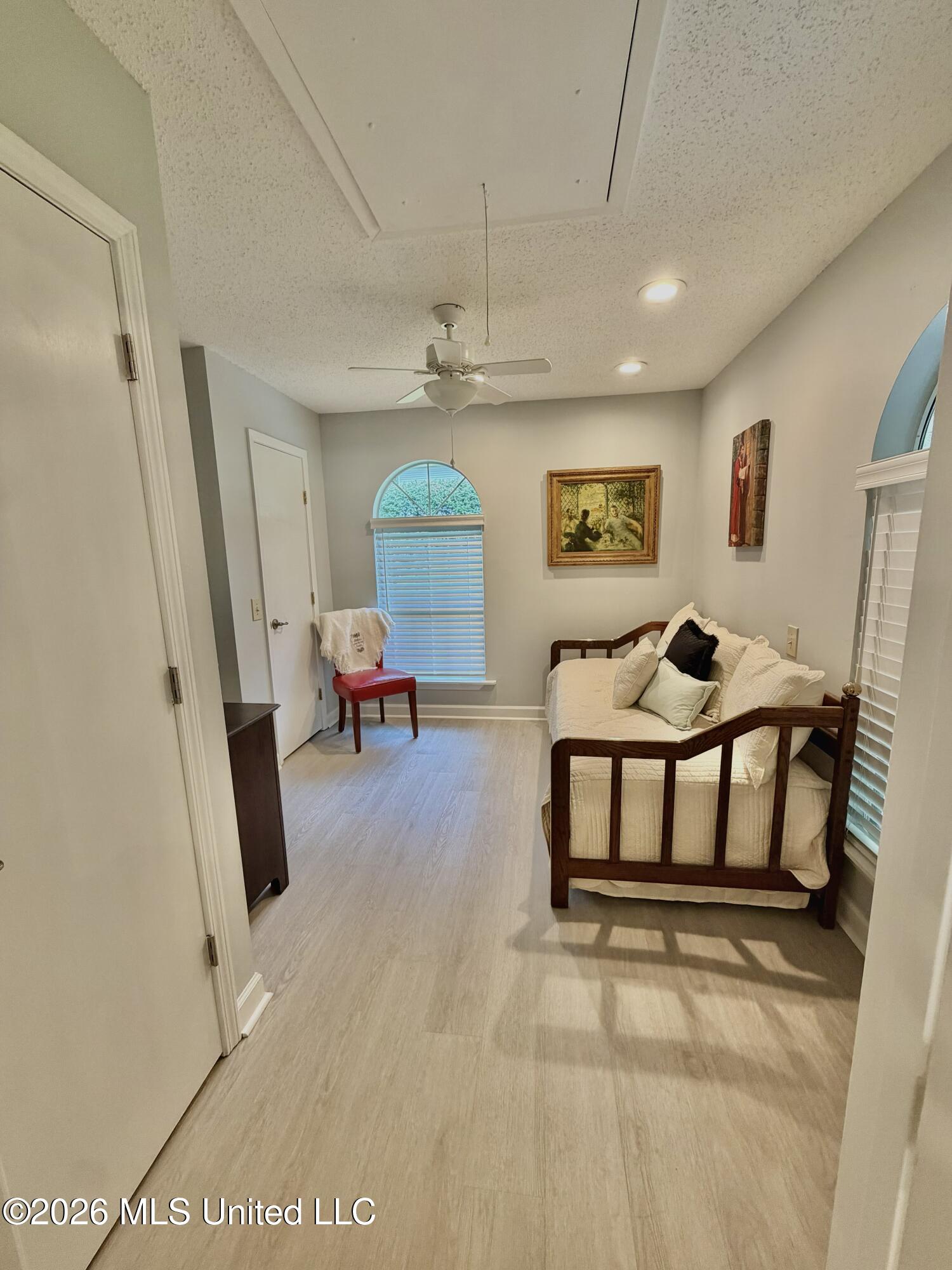 708 Lakeside Drive Property Photo 16