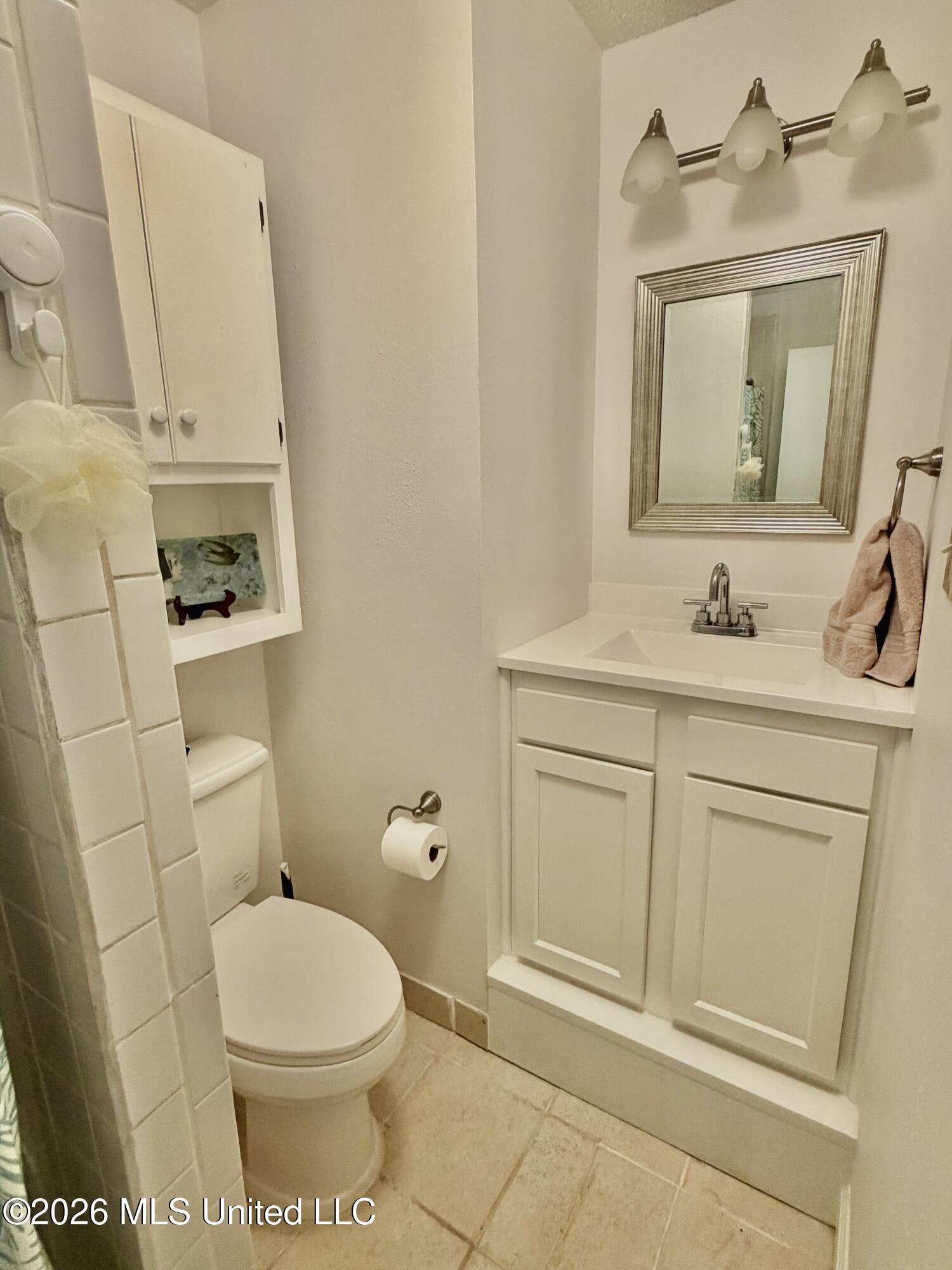 708 Lakeside Drive Property Photo 17