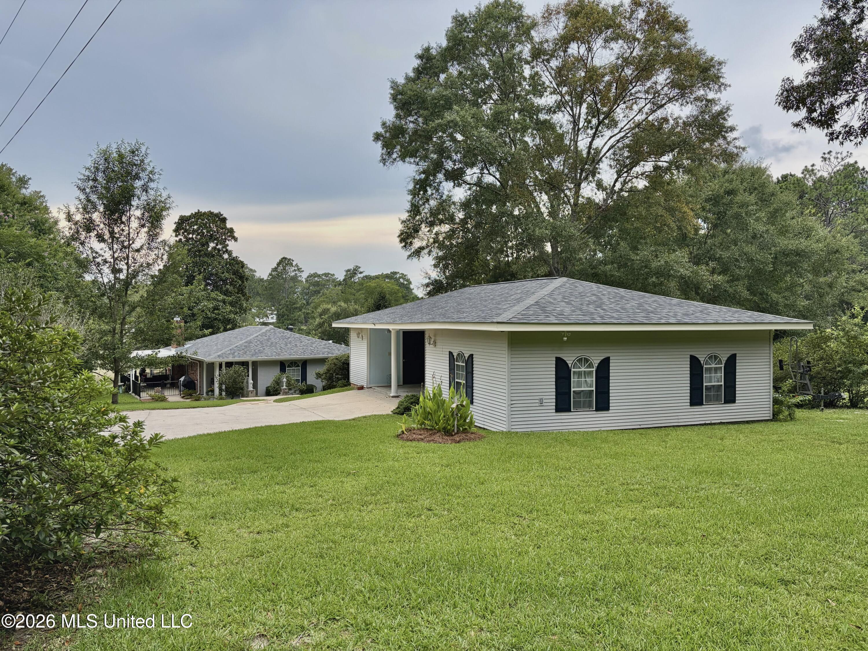 708 Lakeside Drive Property Photo 22