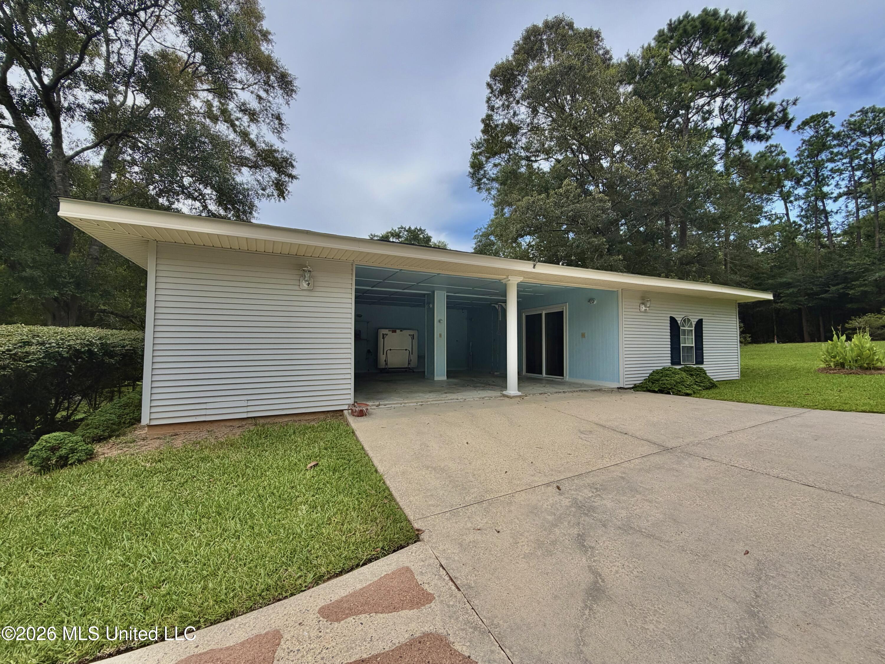 708 Lakeside Drive Property Photo 24