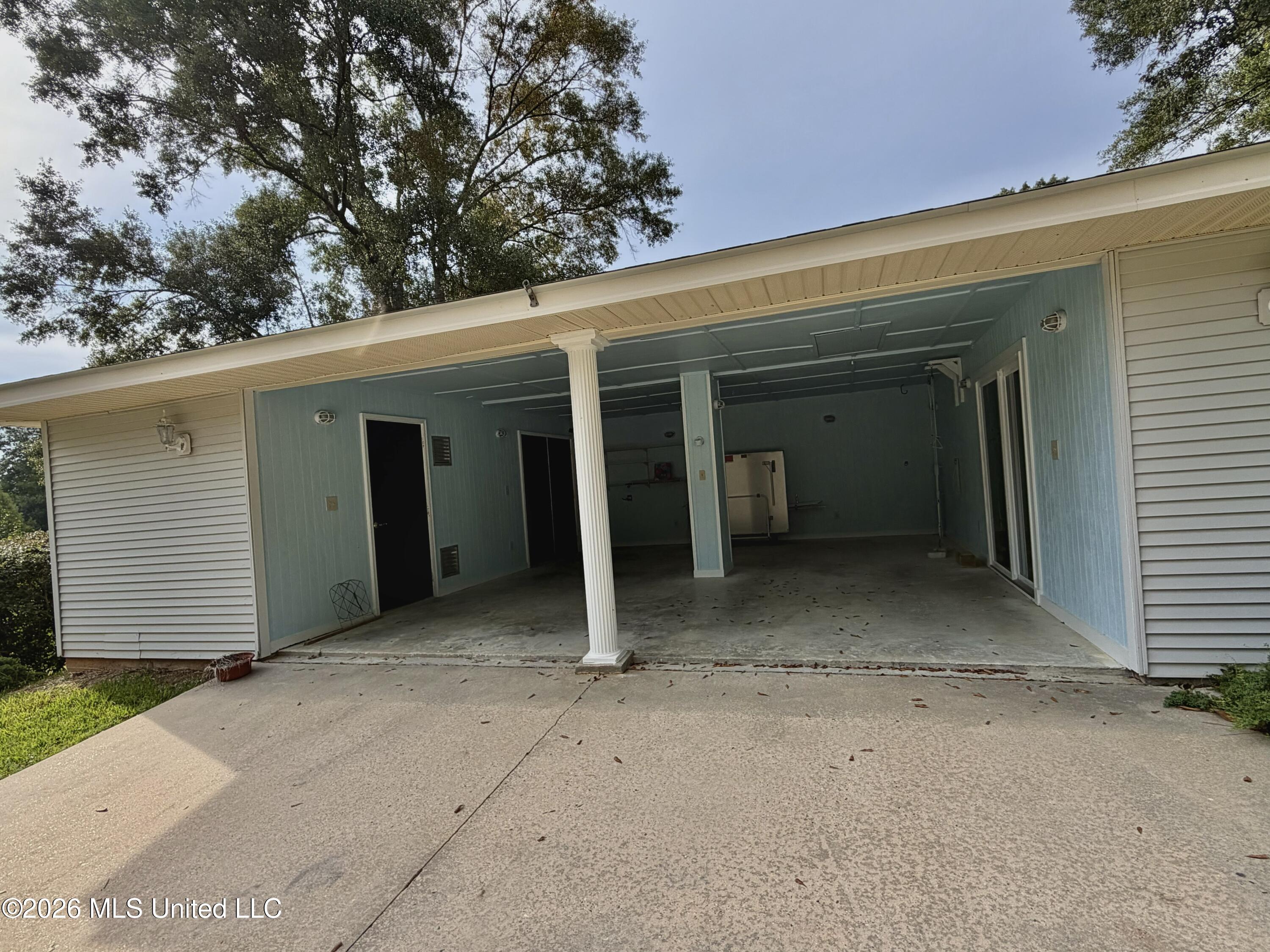 708 Lakeside Drive Property Photo 25
