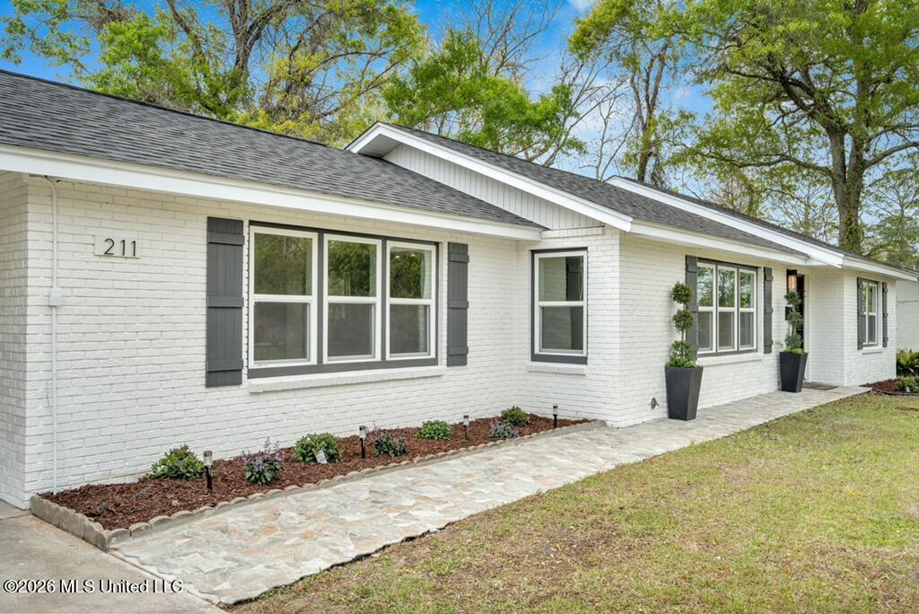 211 47th Street Property Photo 4
