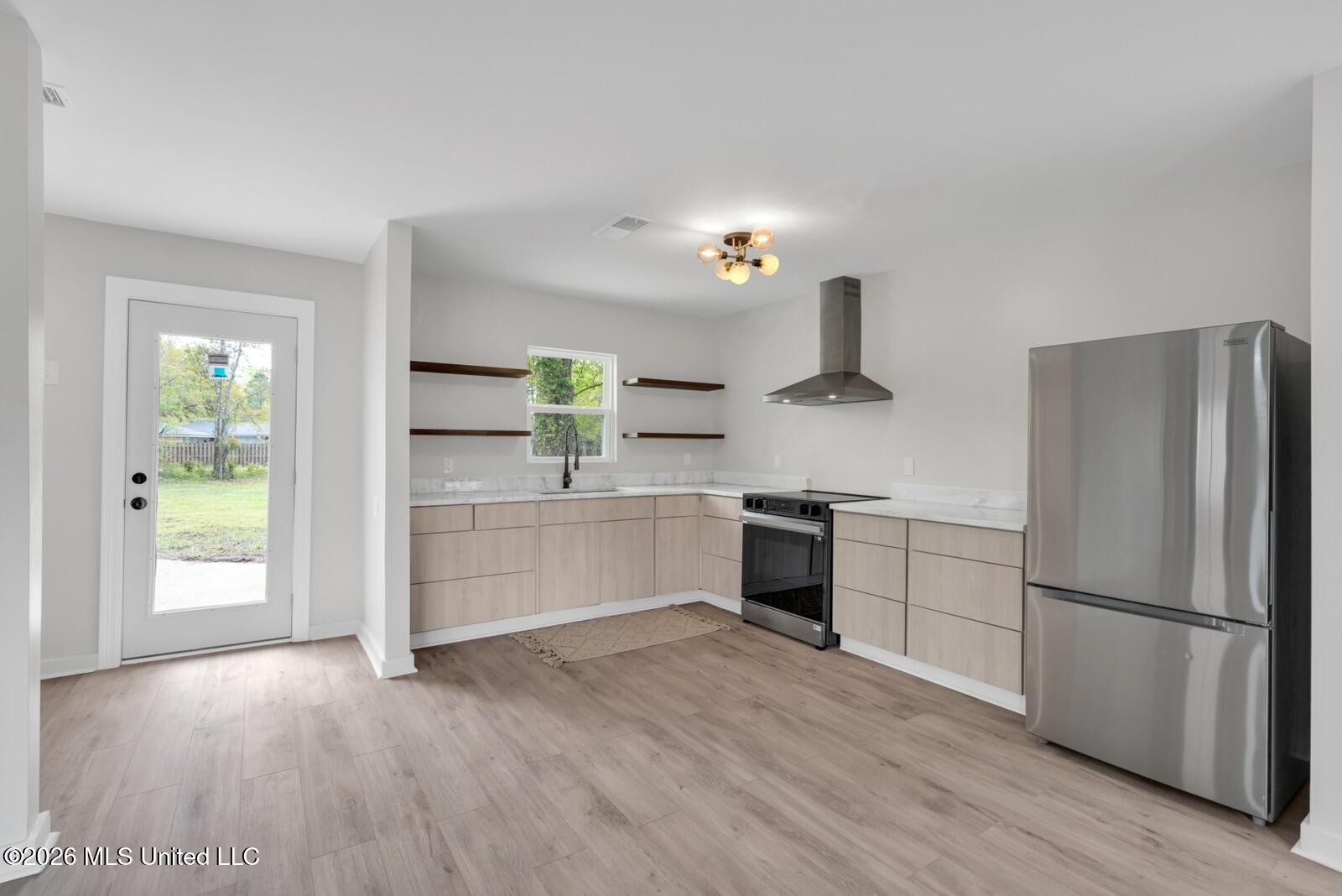 211 47th Street Property Photo 10