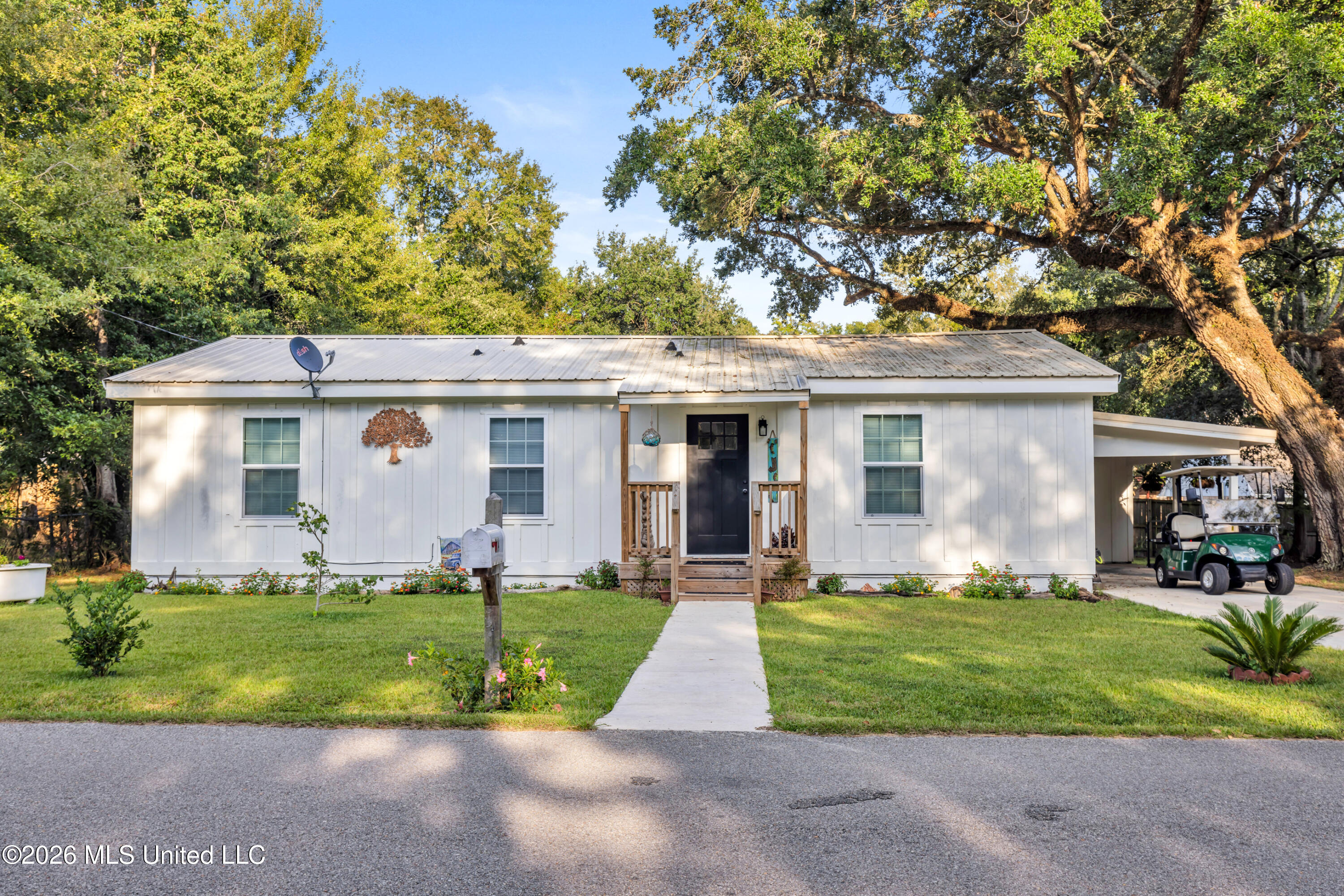 214 Simon Boulevard Property Photo 1