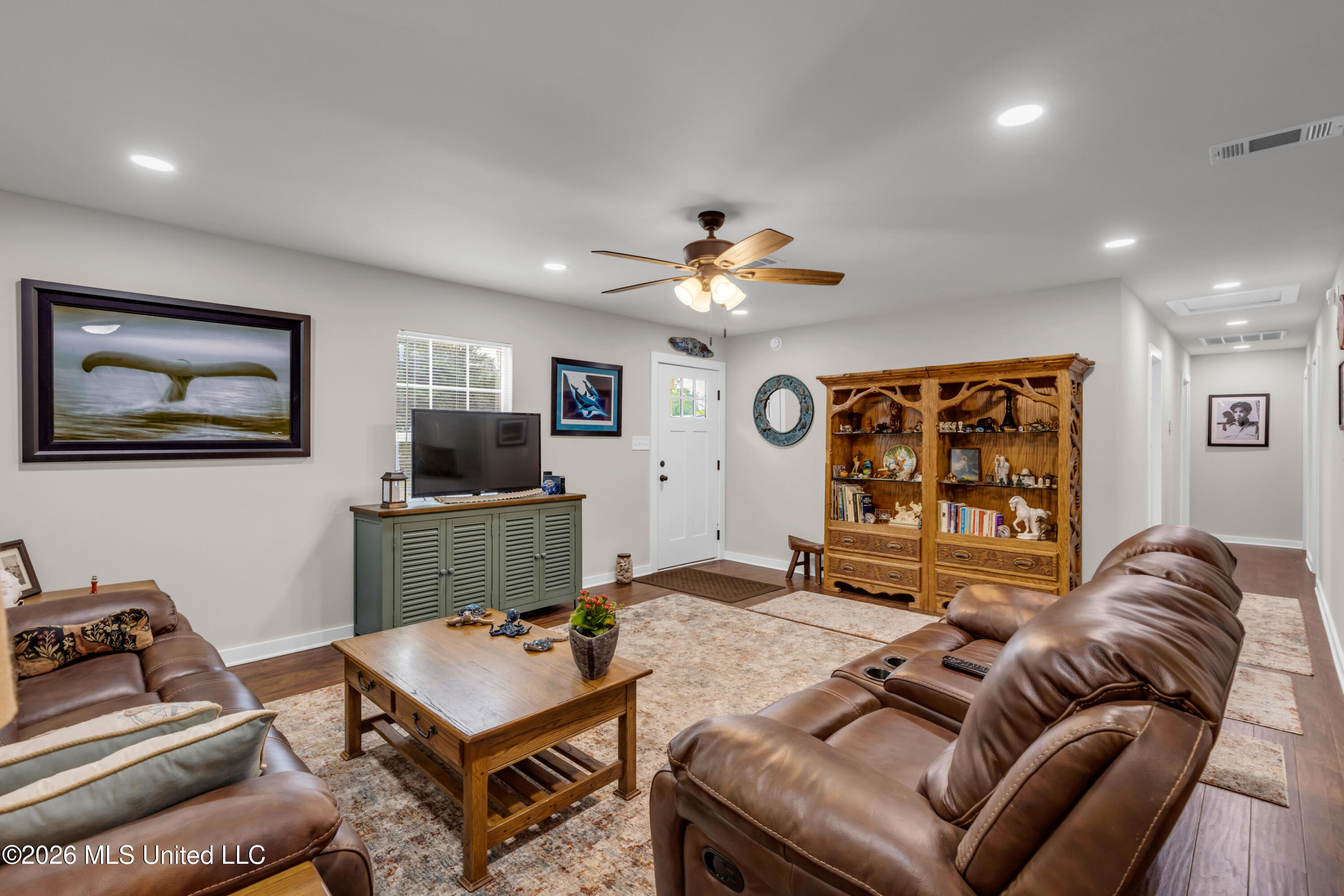 214 Simon Boulevard Property Photo 7