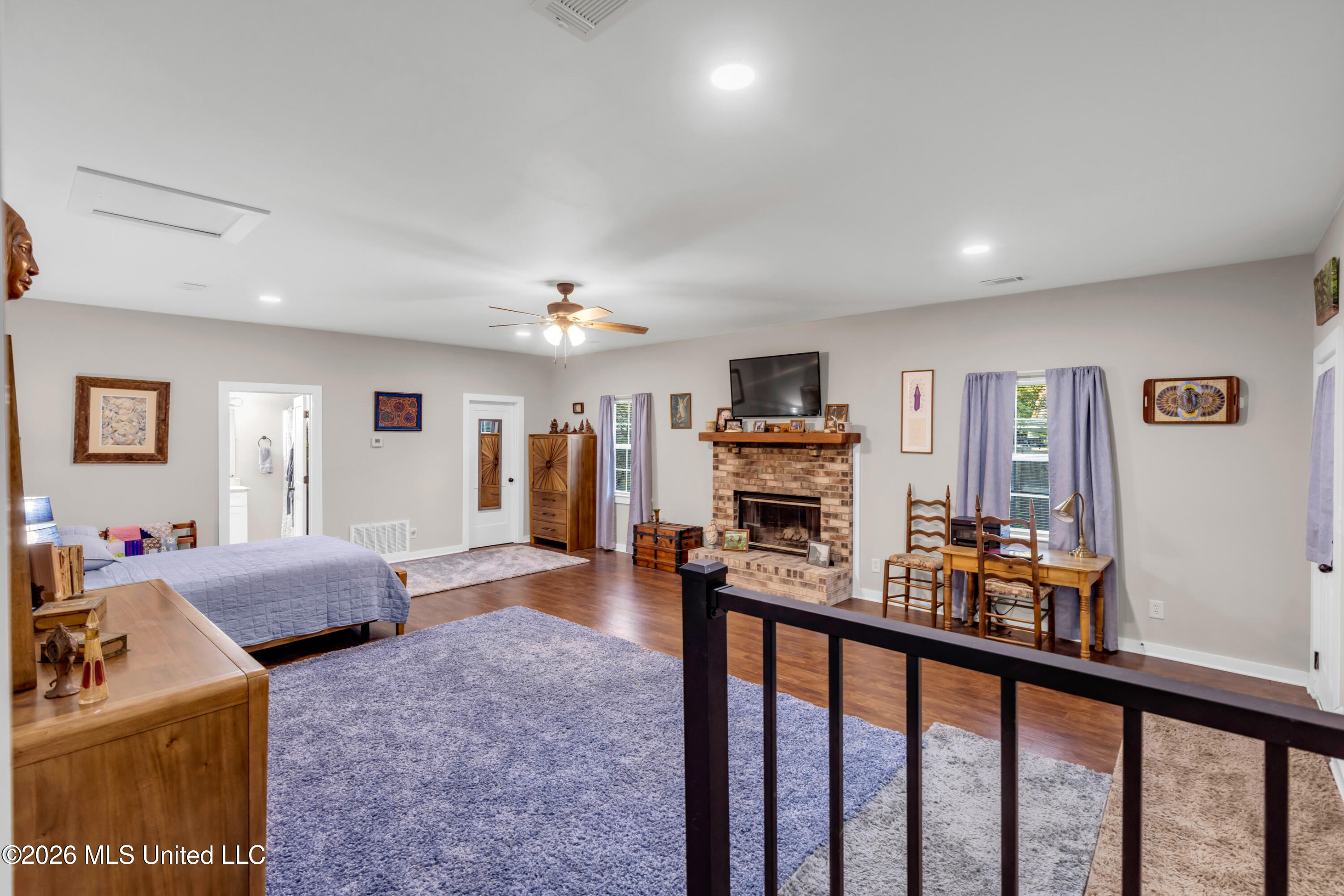 214 Simon Boulevard Property Photo 14