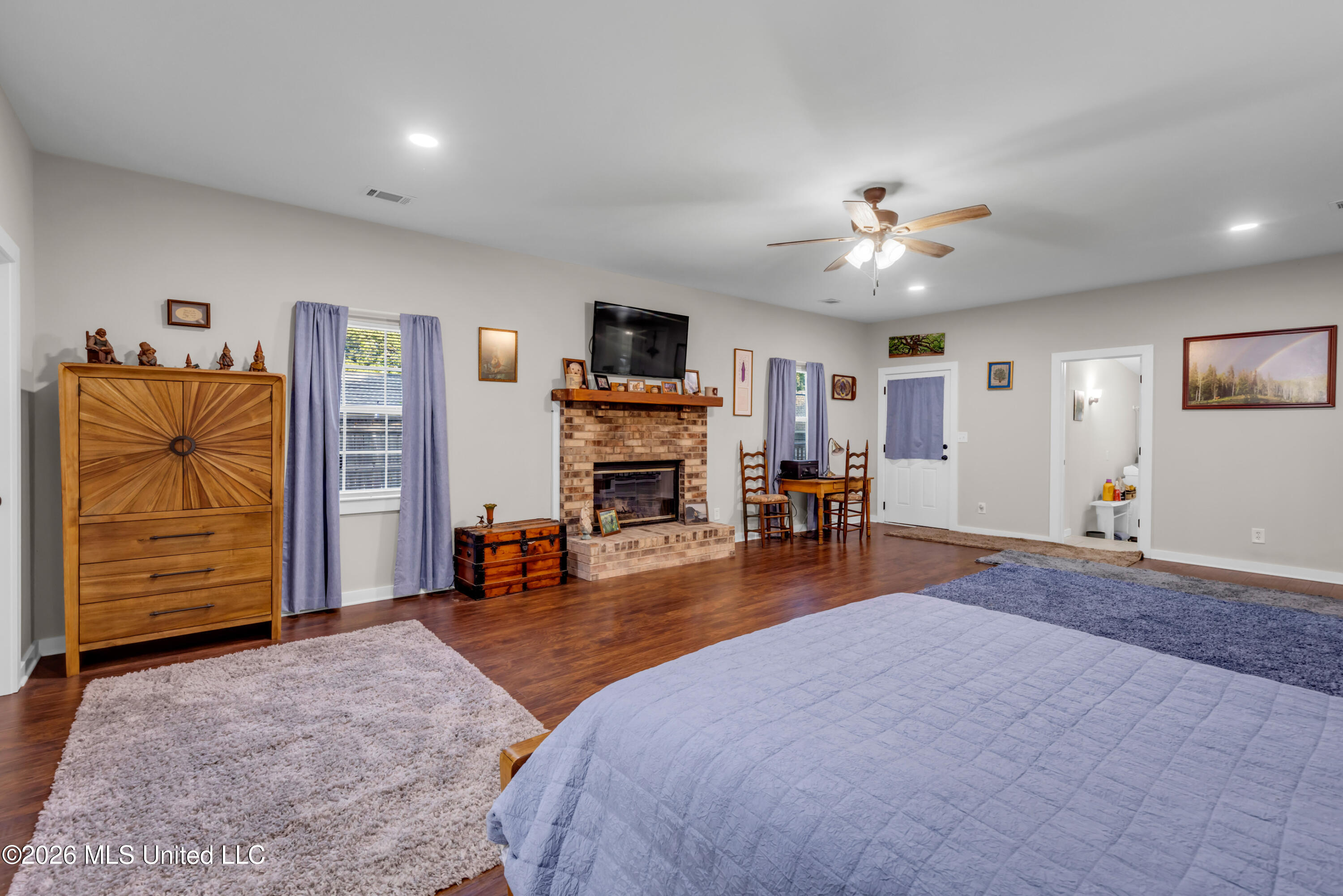214 Simon Boulevard Property Photo 15