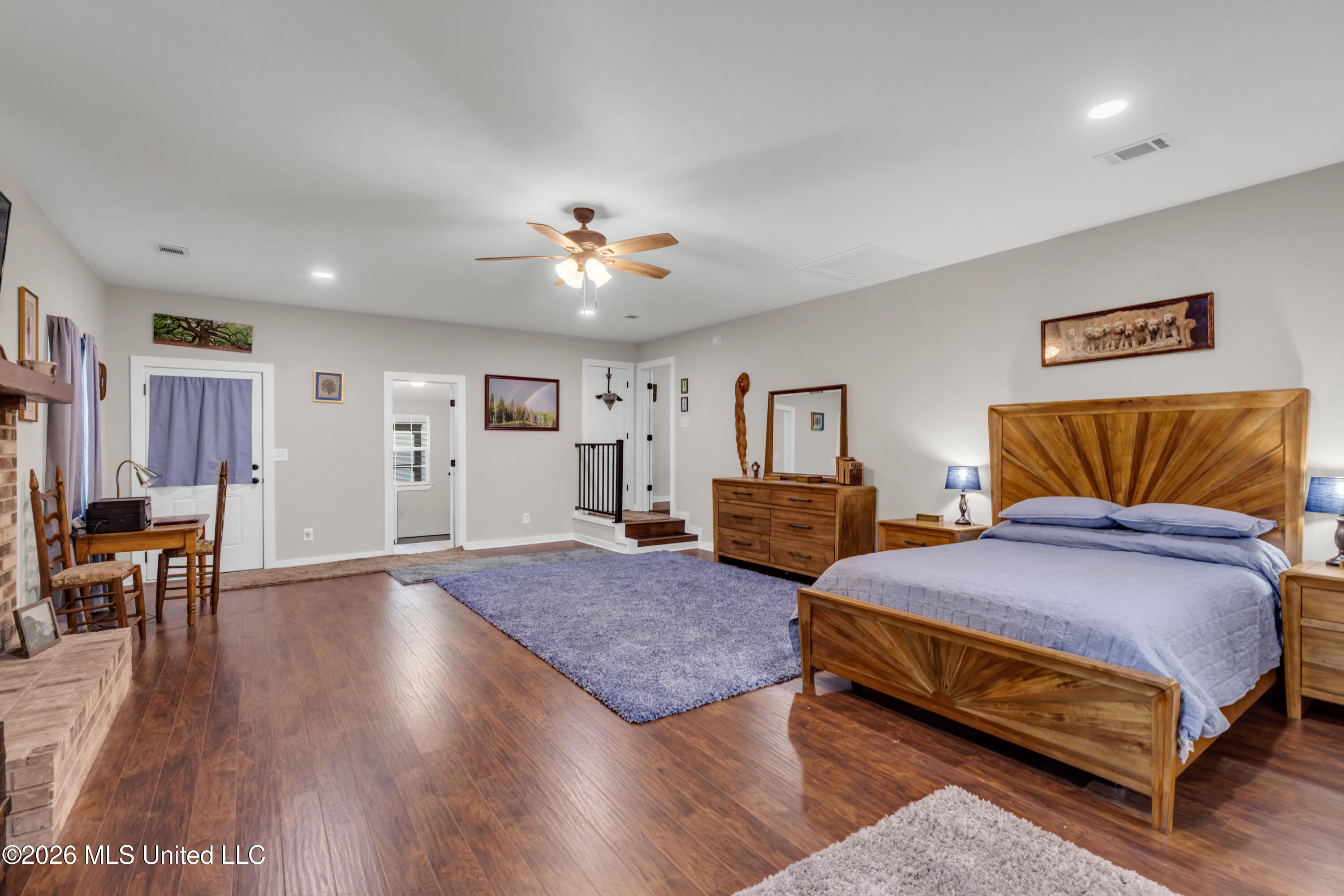 214 Simon Boulevard Property Photo 16