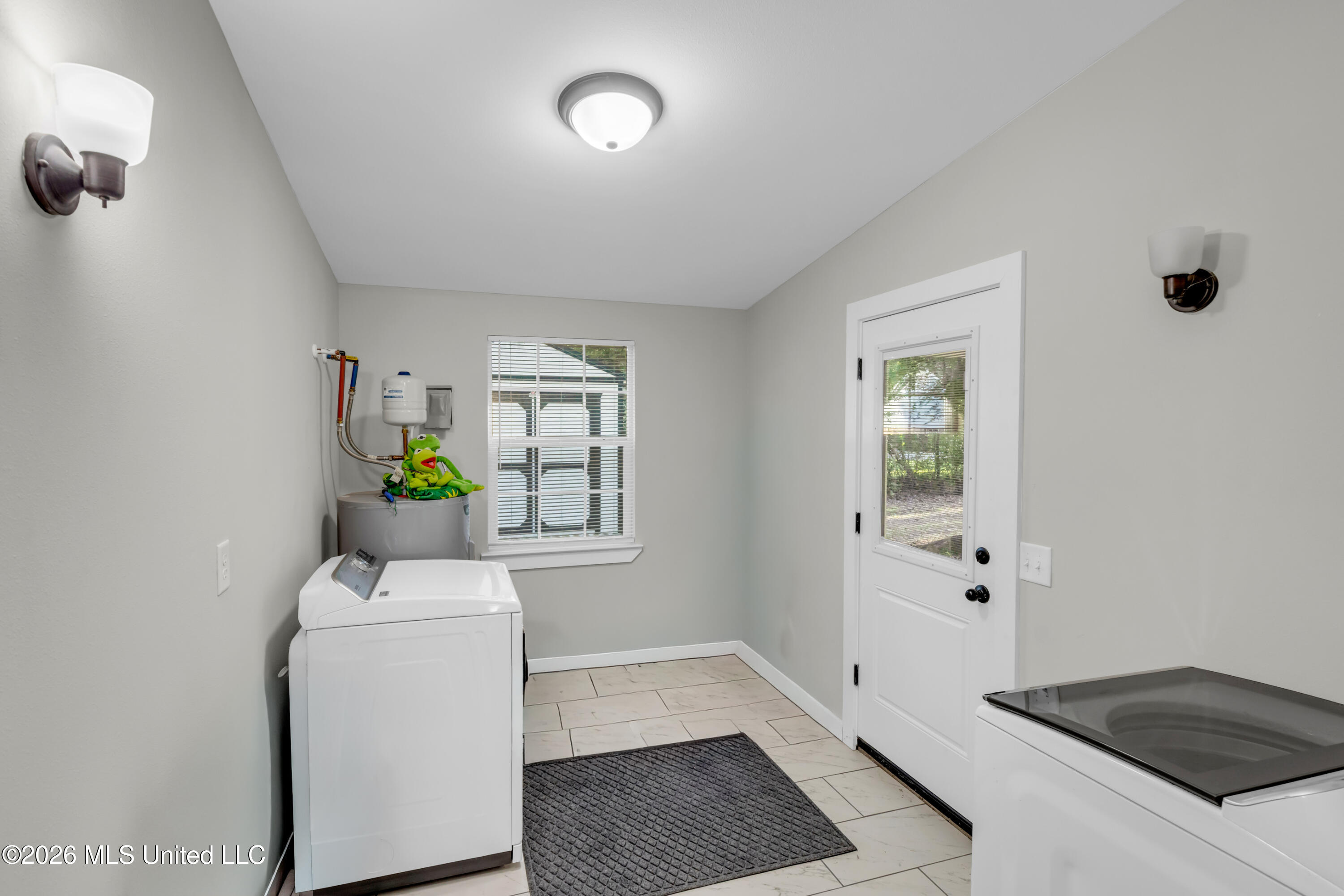 214 Simon Boulevard Property Photo 21