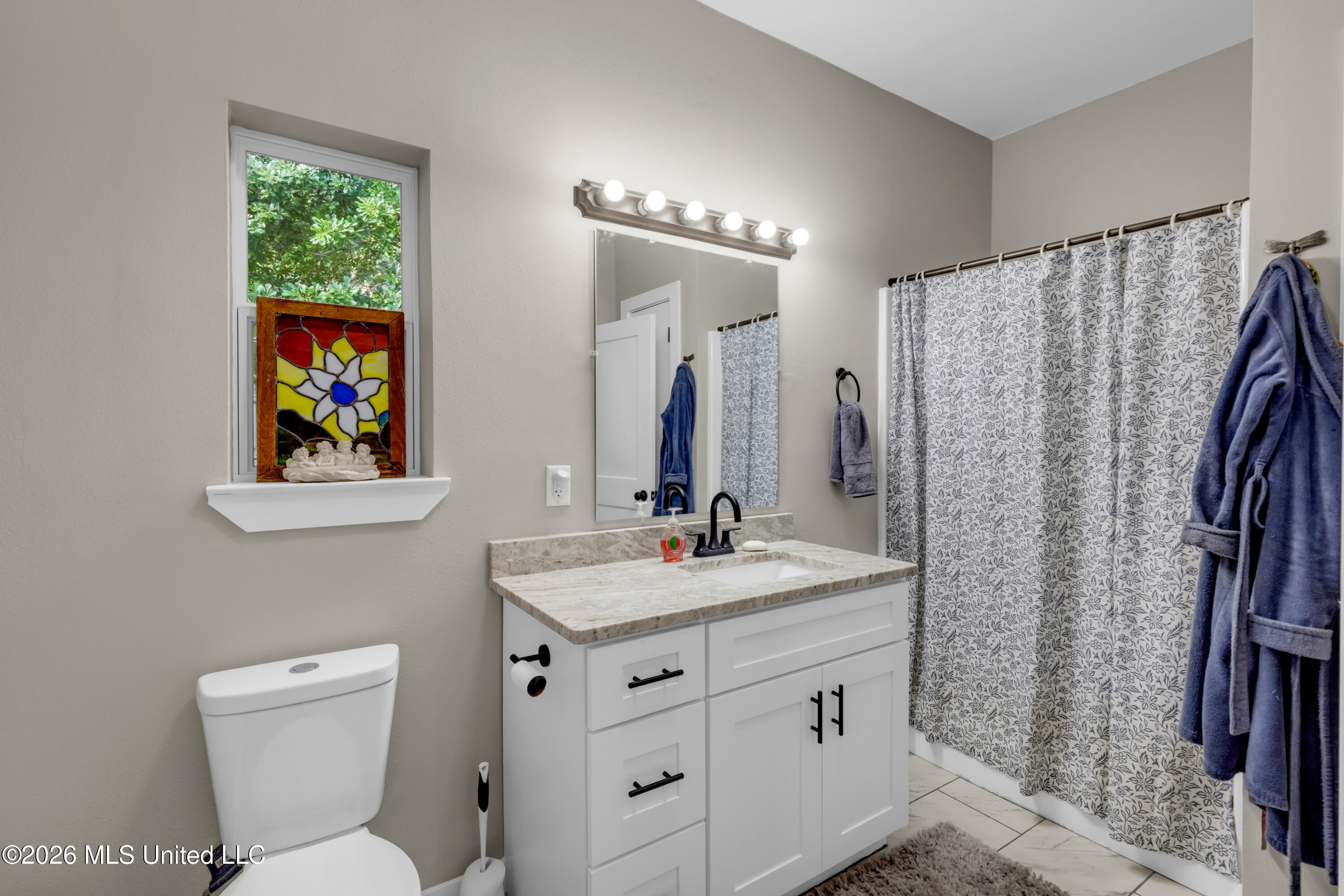 214 Simon Boulevard Property Photo 22