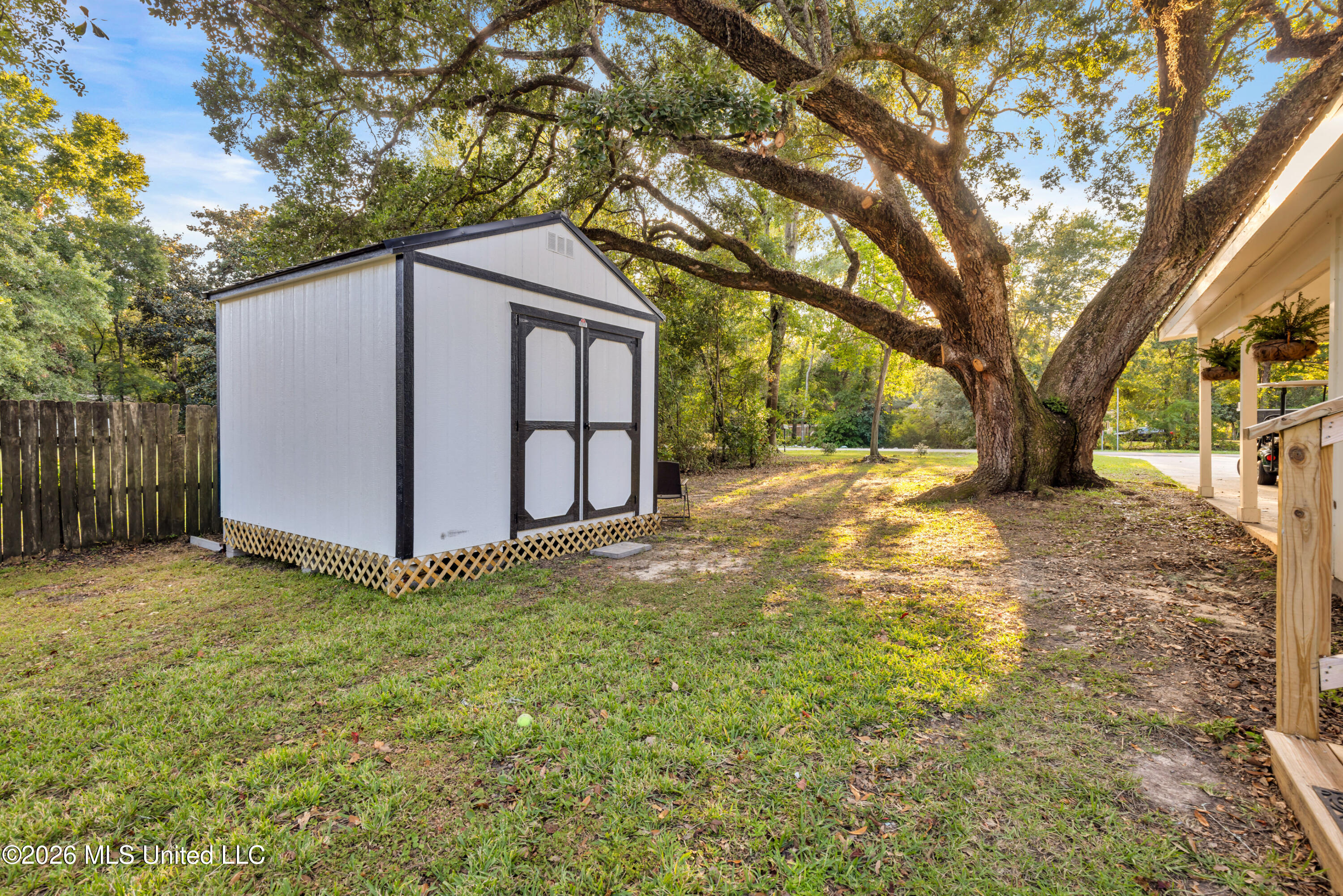214 Simon Boulevard Property Photo 29