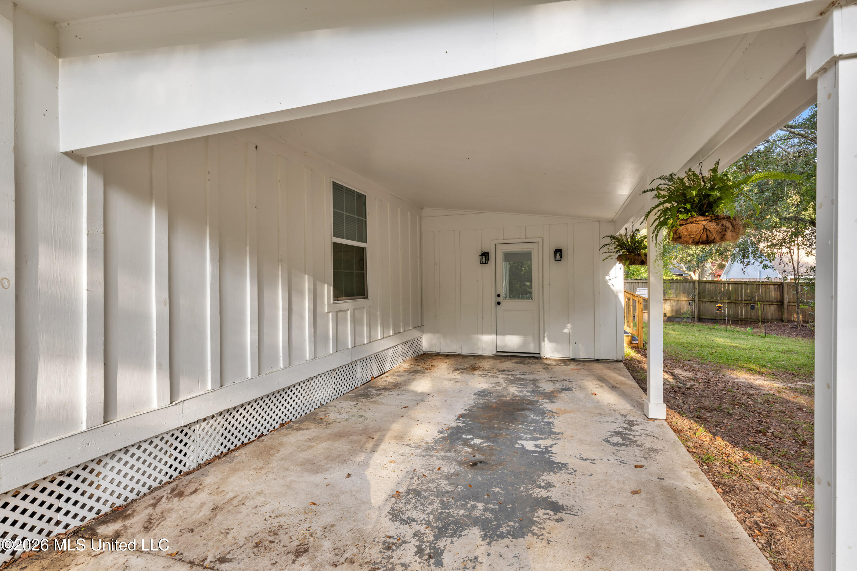 214 Simon Boulevard Property Photo 33