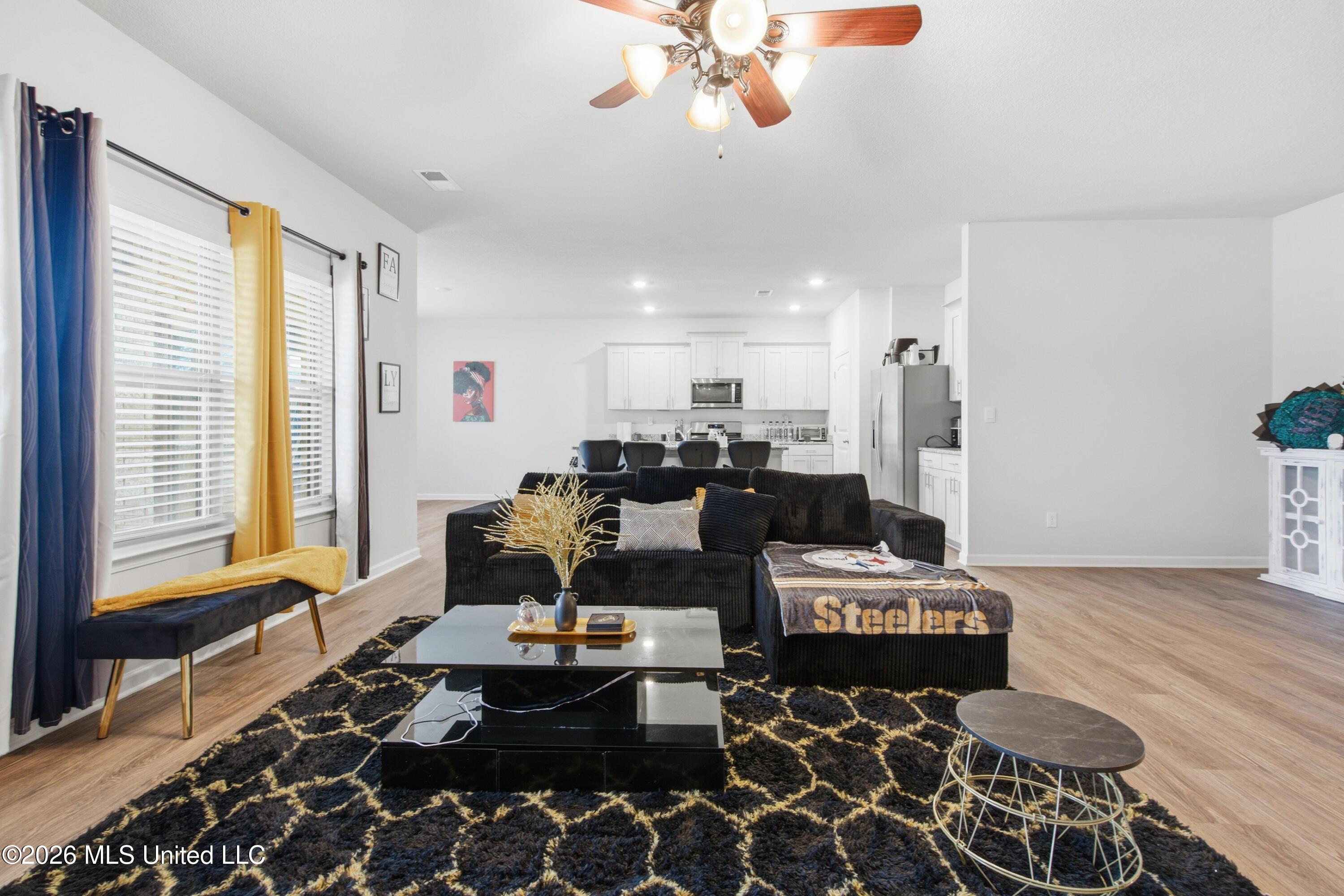 2333 Hyacinth Lane Property Photo 4