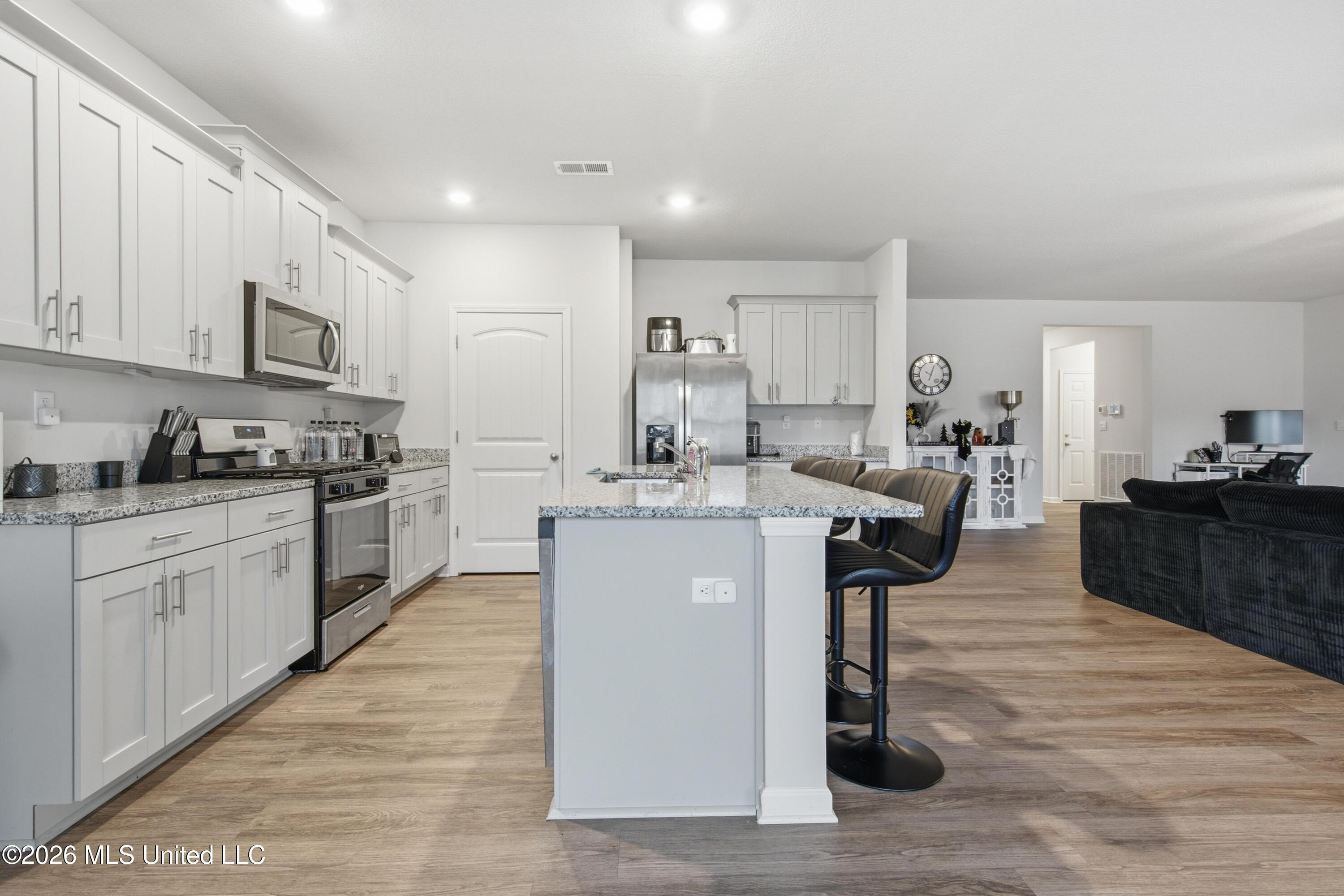 2333 Hyacinth Lane Property Photo 6
