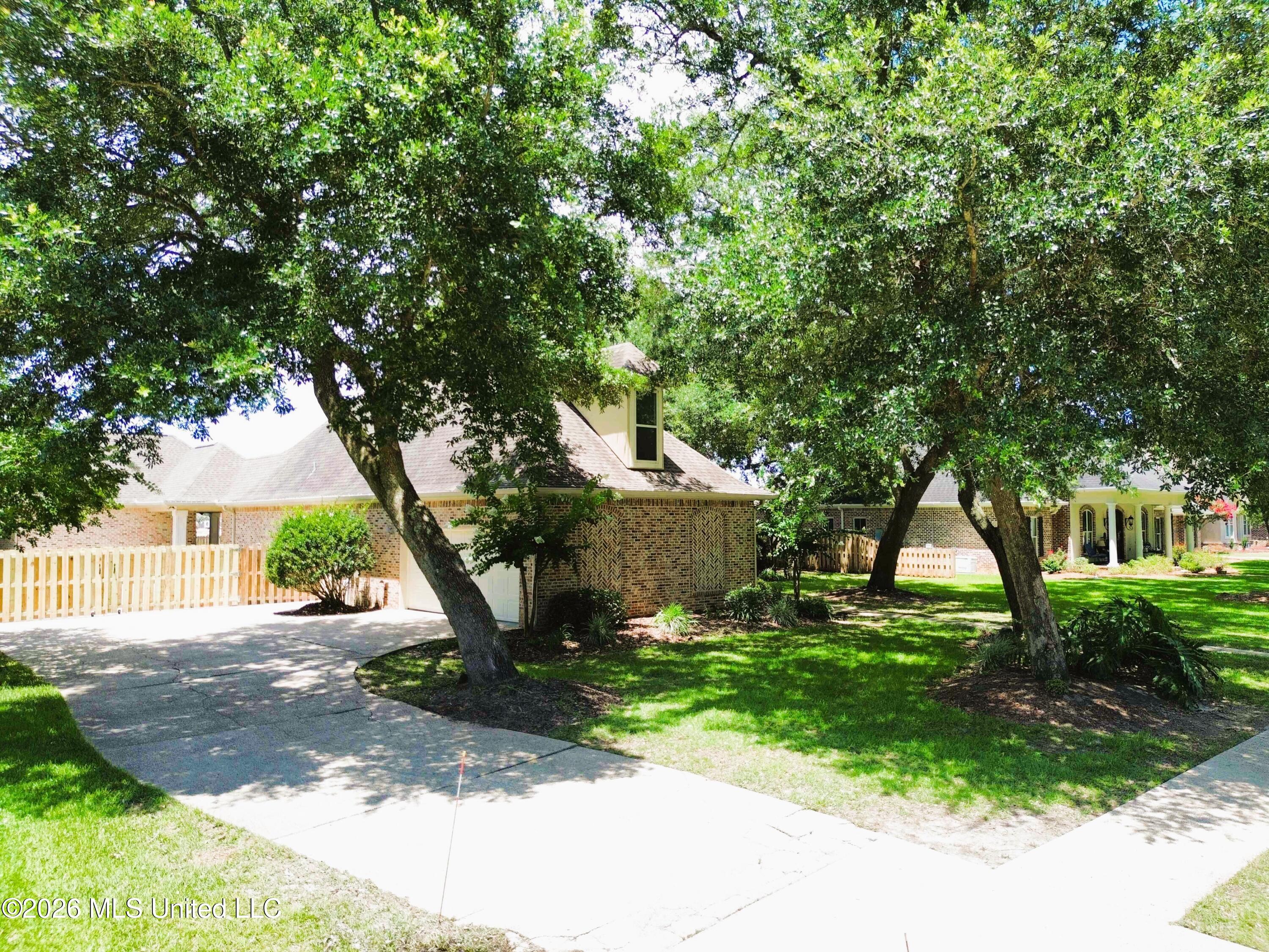 3024 Oakleigh Circle Property Photo 5