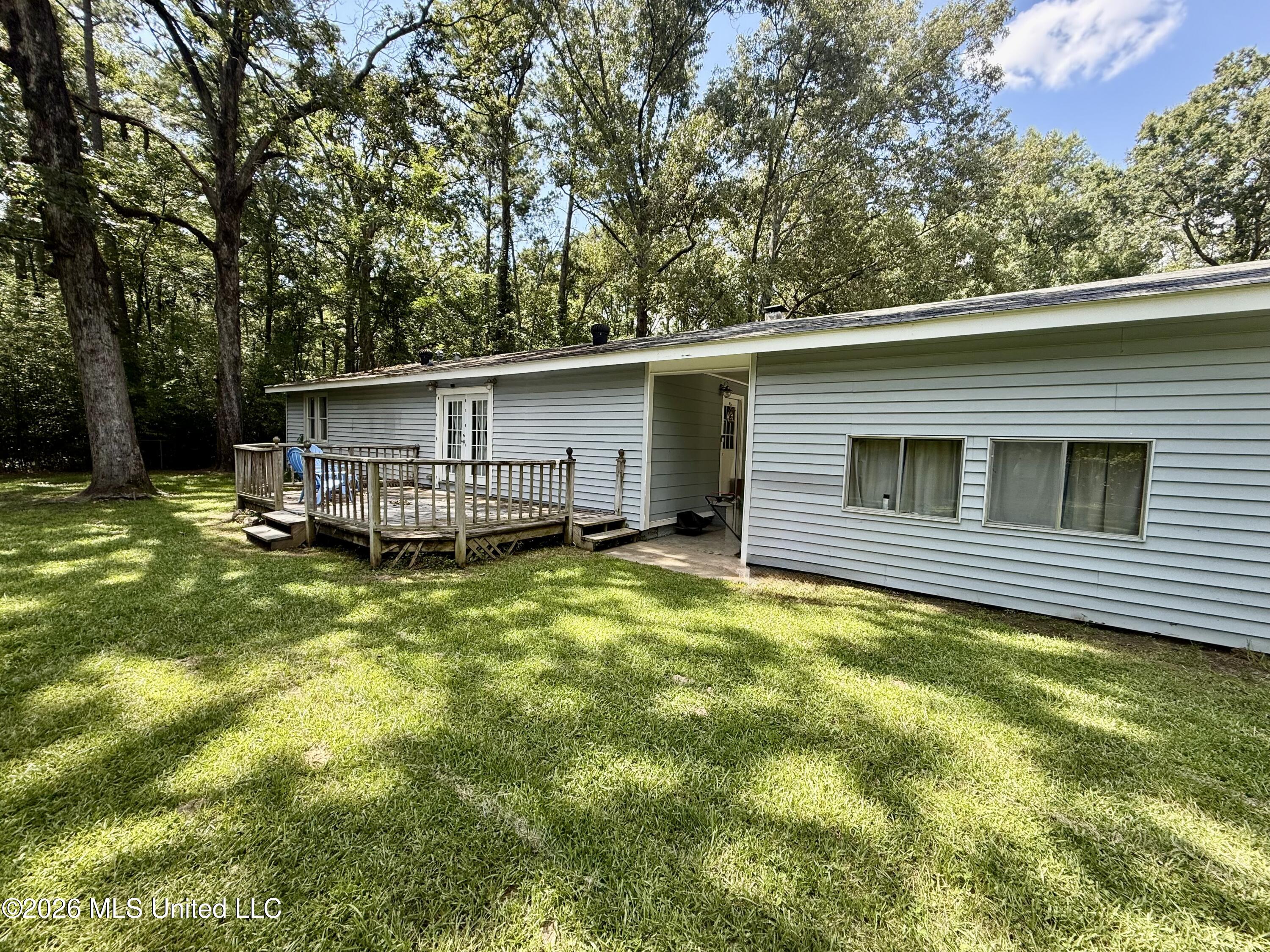 117 Lewis Street Property Photo 4