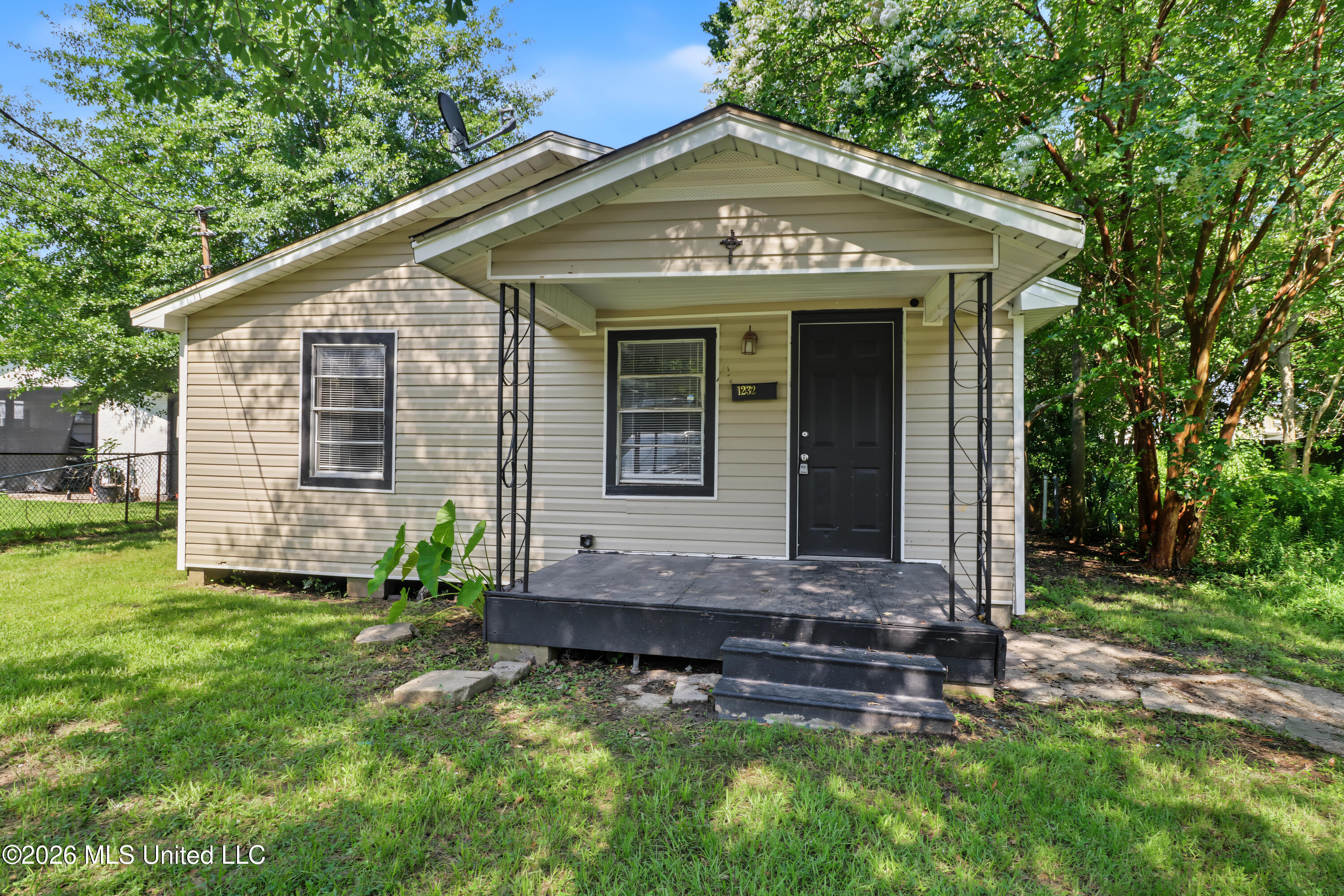 1232 37th Avenue Property Photo 1