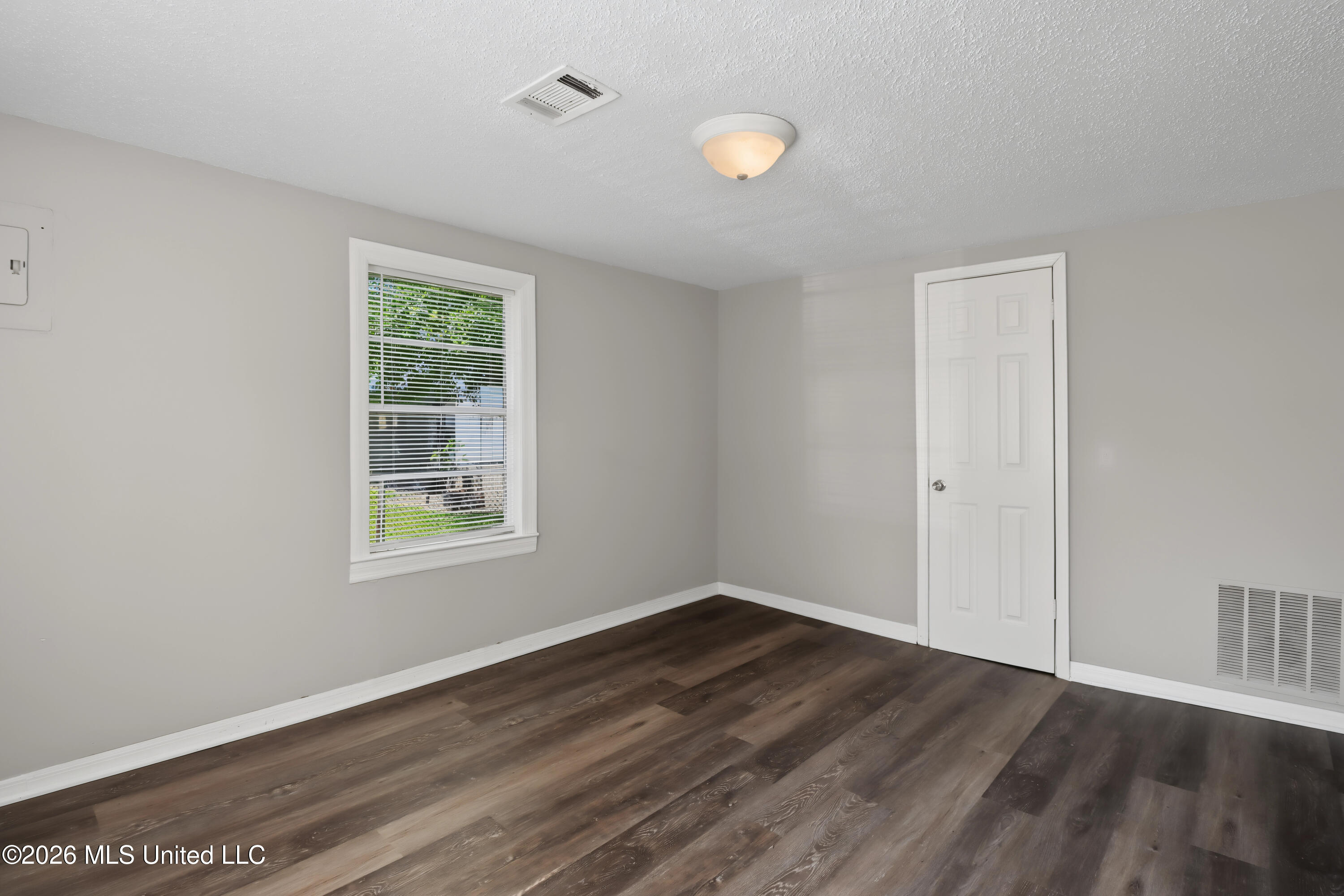 1232 37th Avenue Property Photo 5