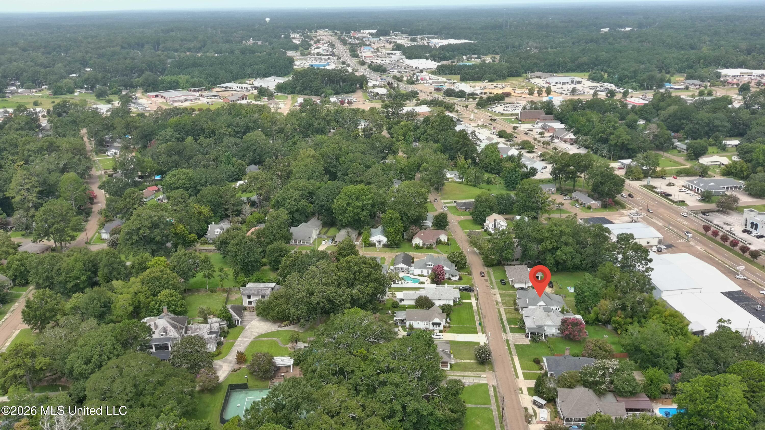 536 W Chickasaw Street Property Photo 6