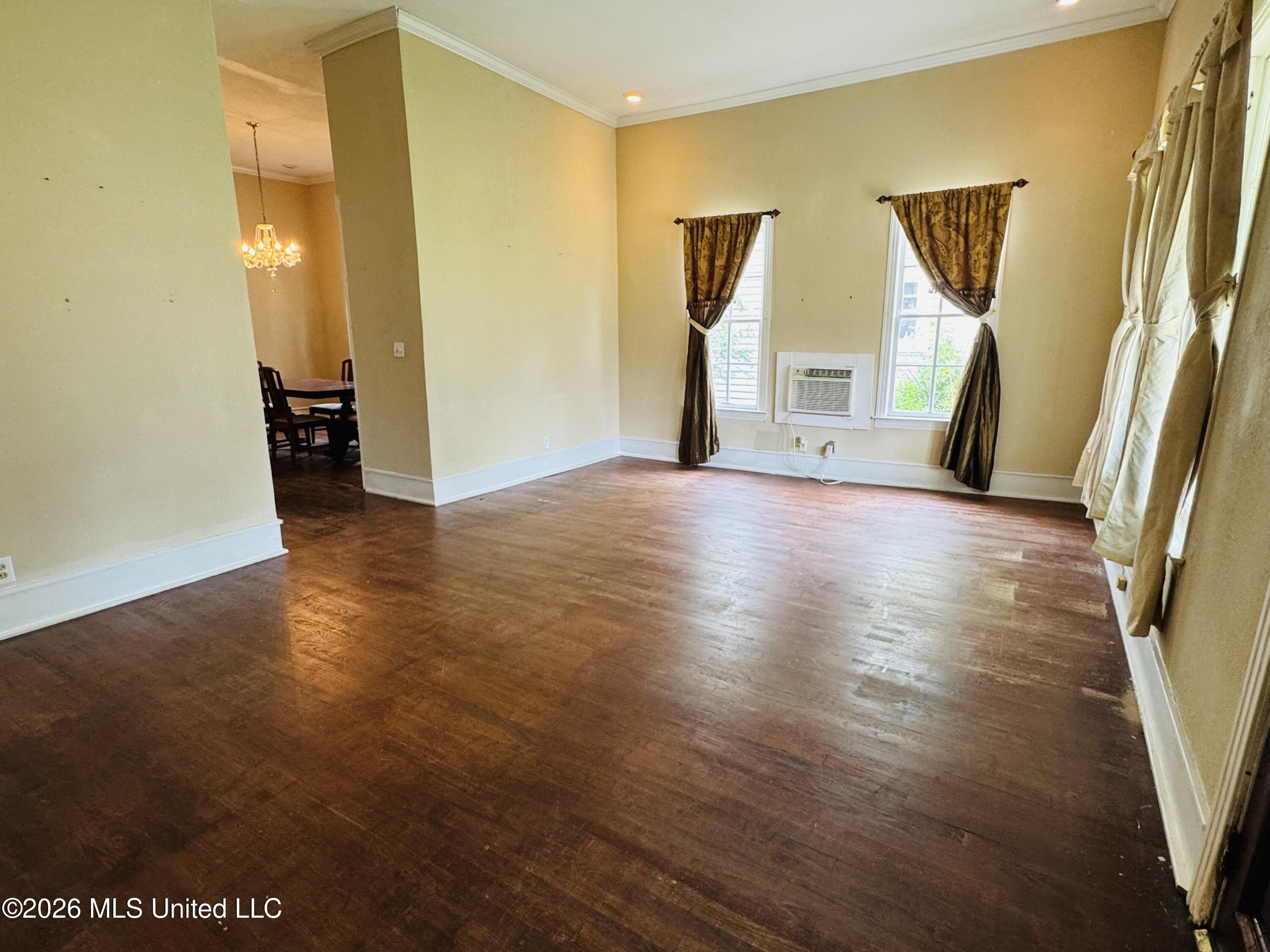536 W Chickasaw Street Property Photo 8