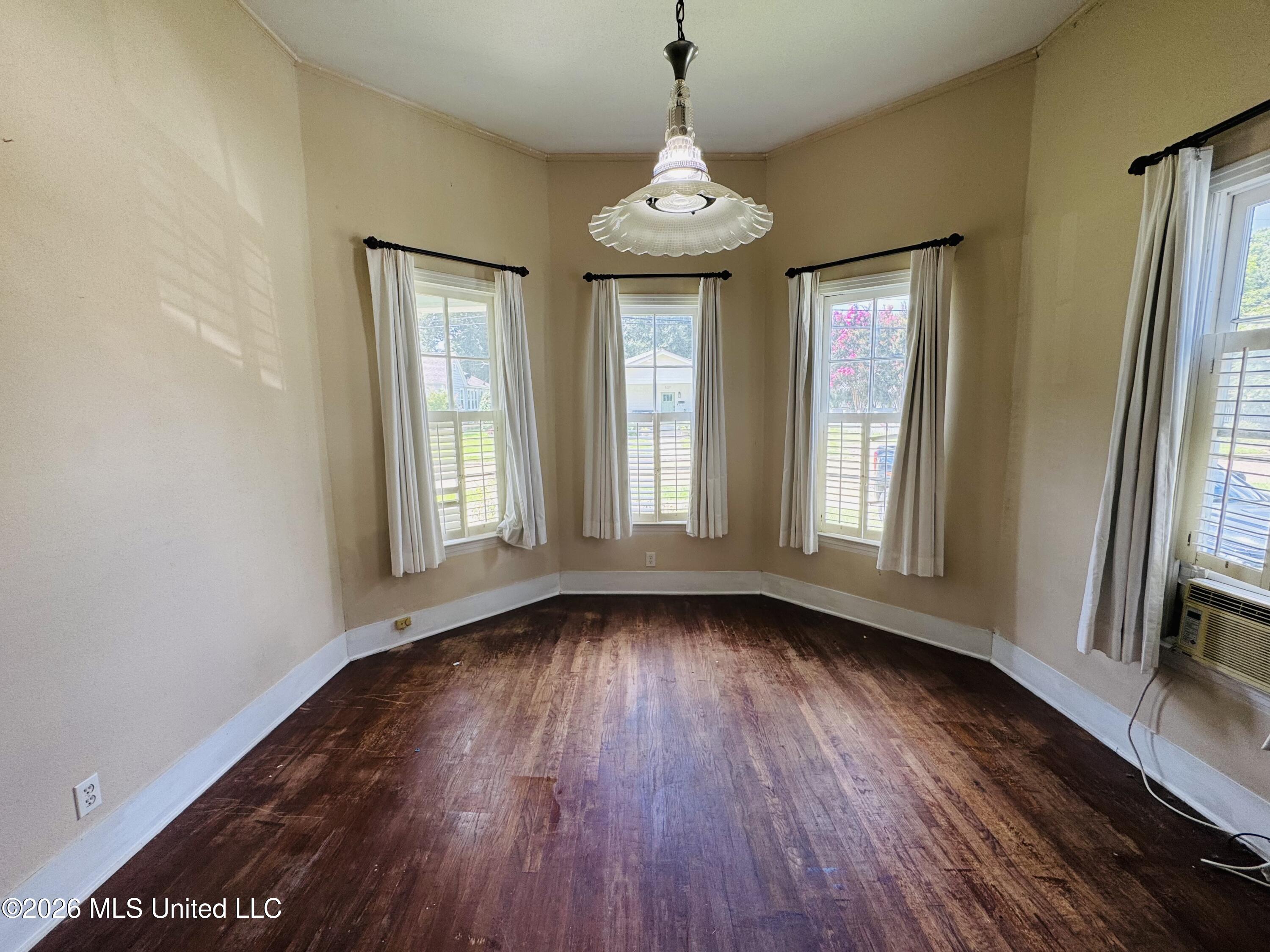 536 W Chickasaw Street Property Photo 14
