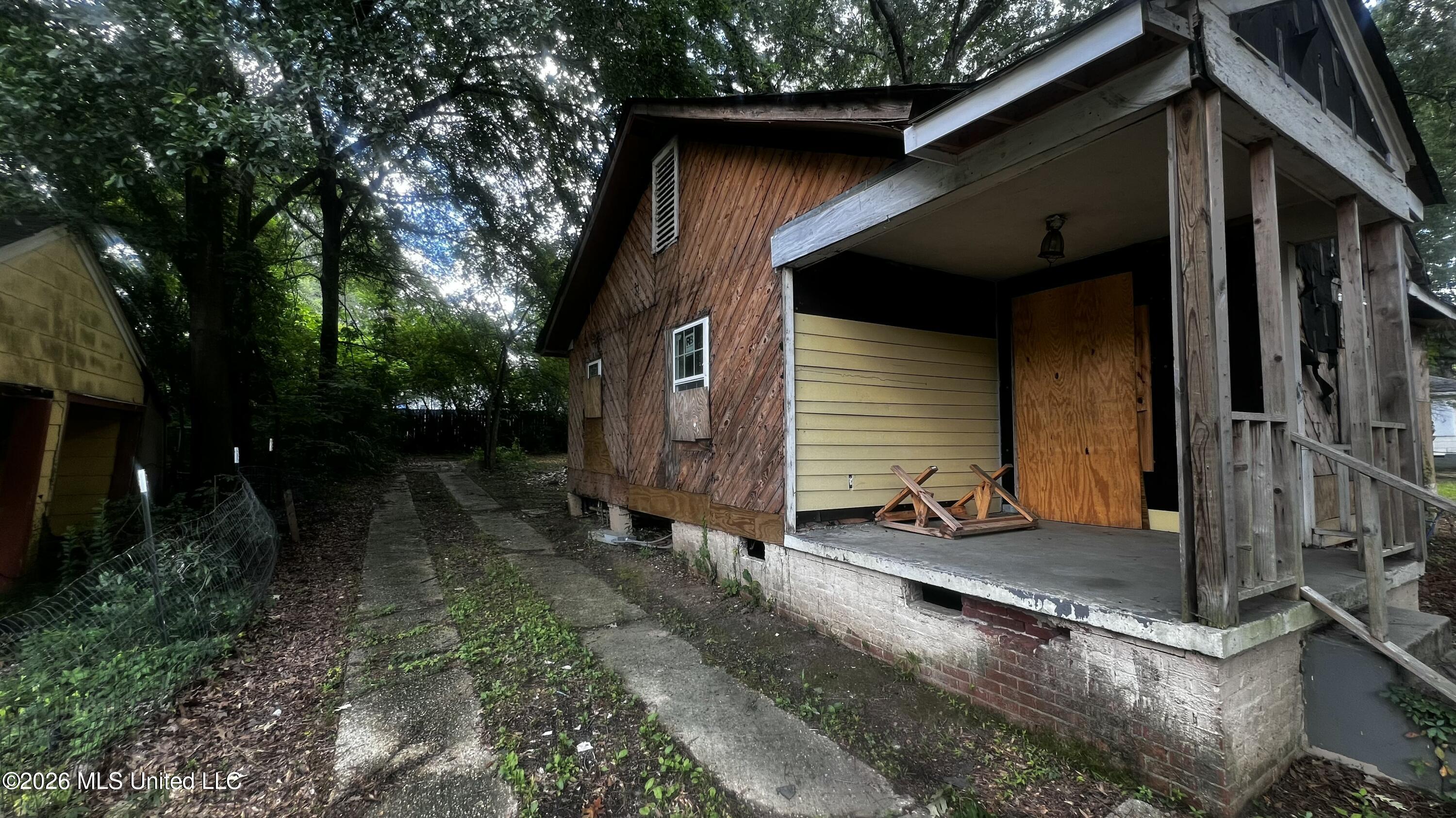 224 Houston Avenue Property Photo 3