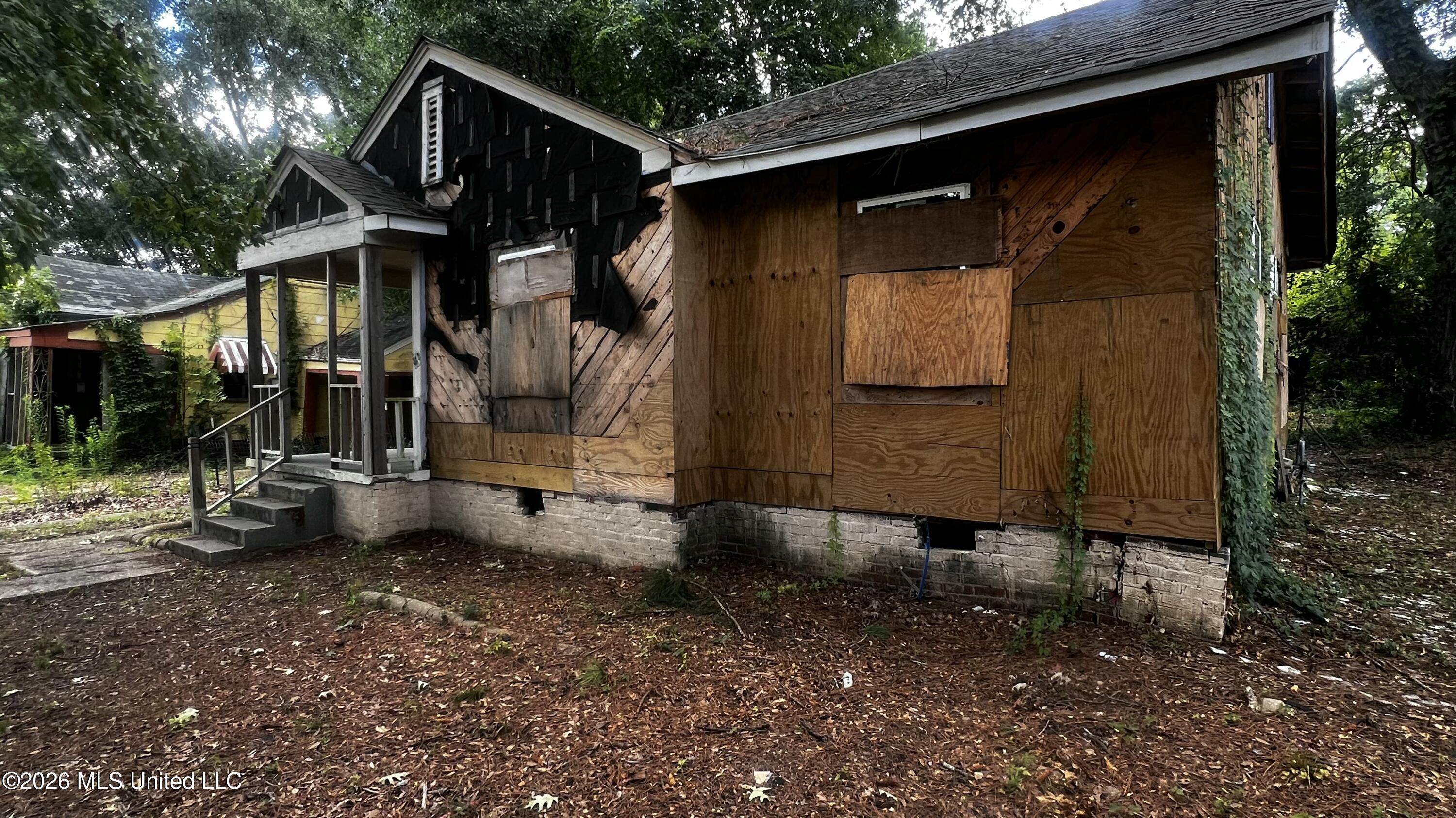 224 Houston Avenue Property Photo 4
