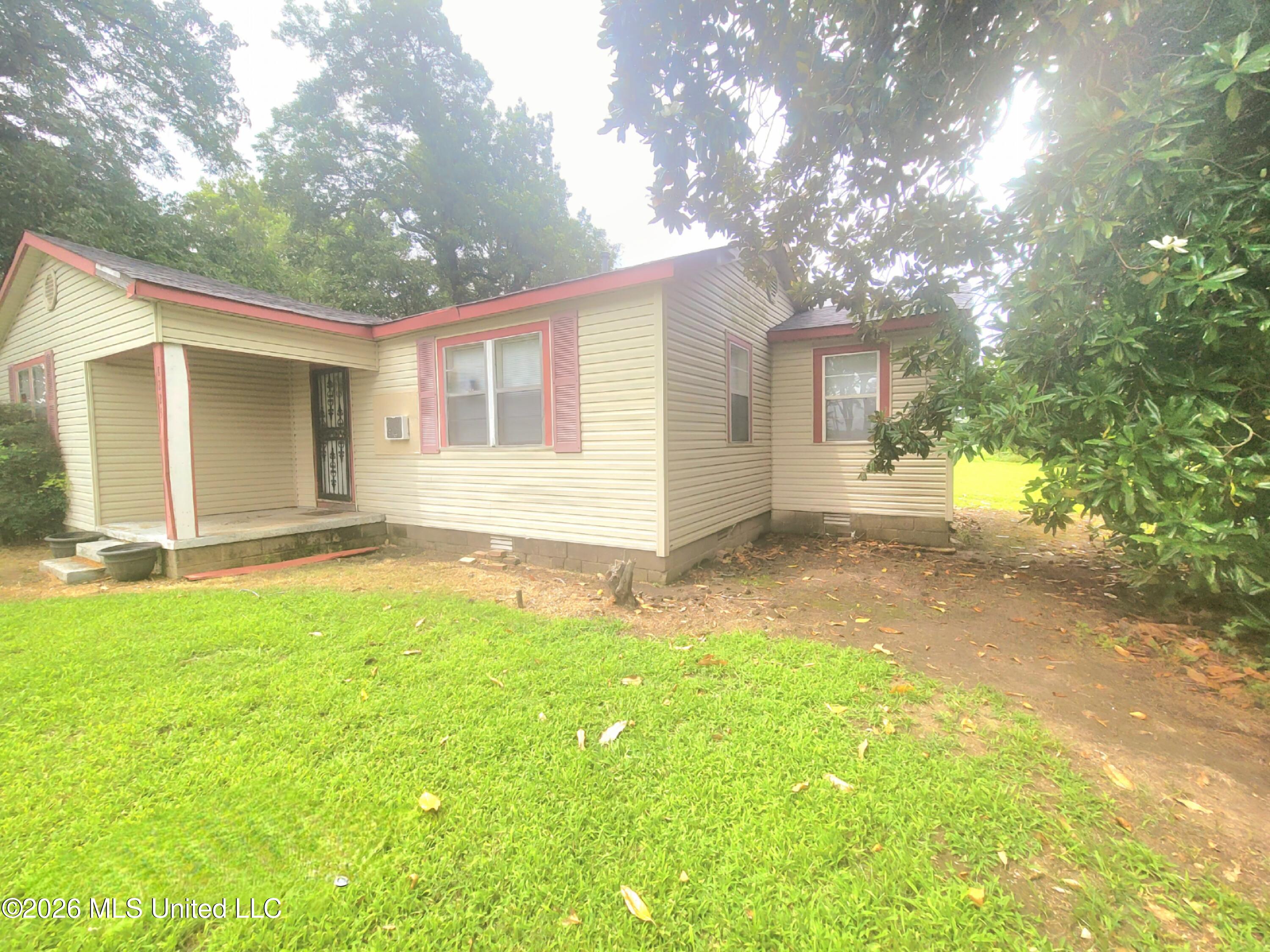 8225 Dundee Road Property Photo 3