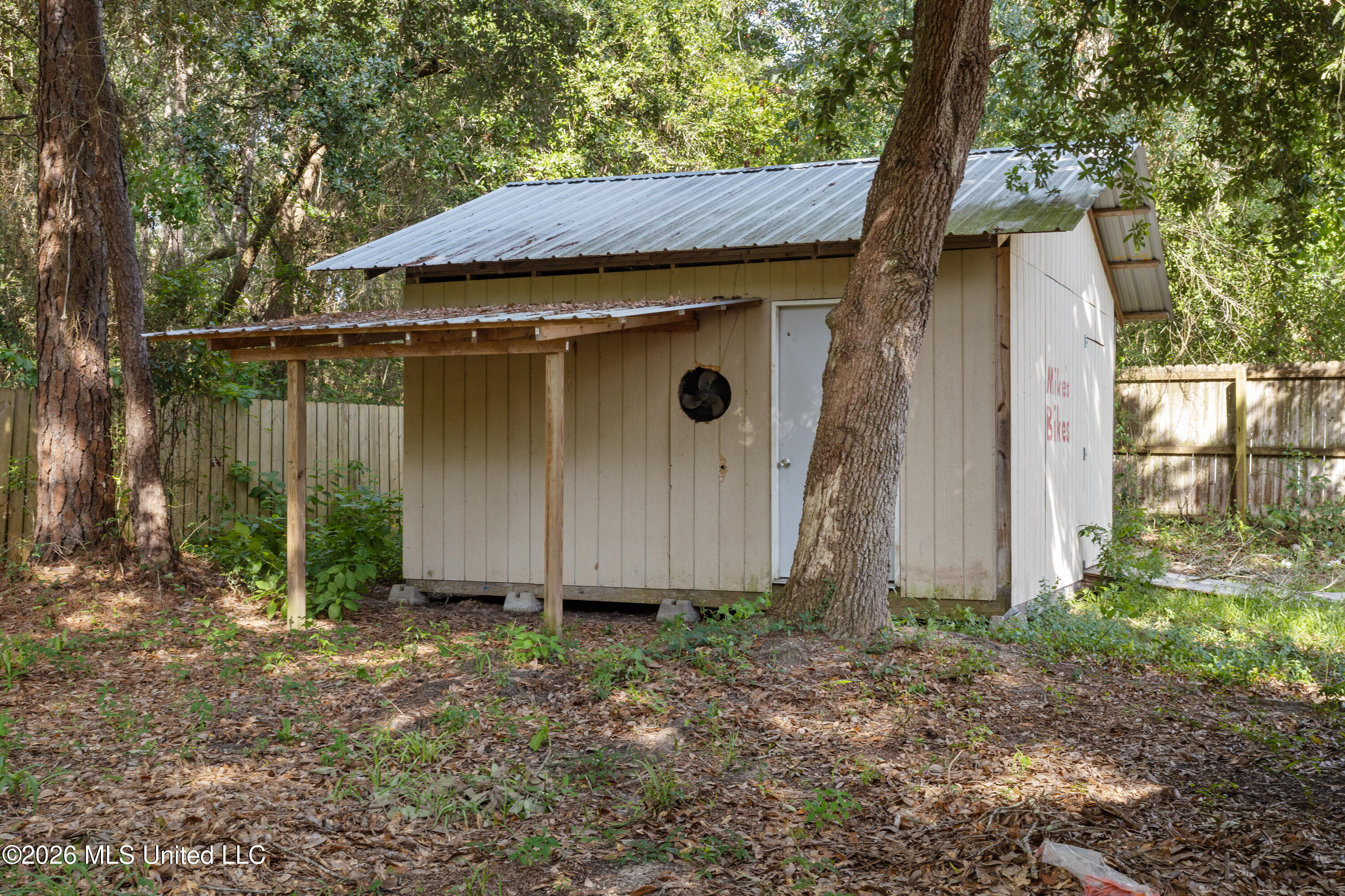 7020 Red Bud Lane Property Photo 20