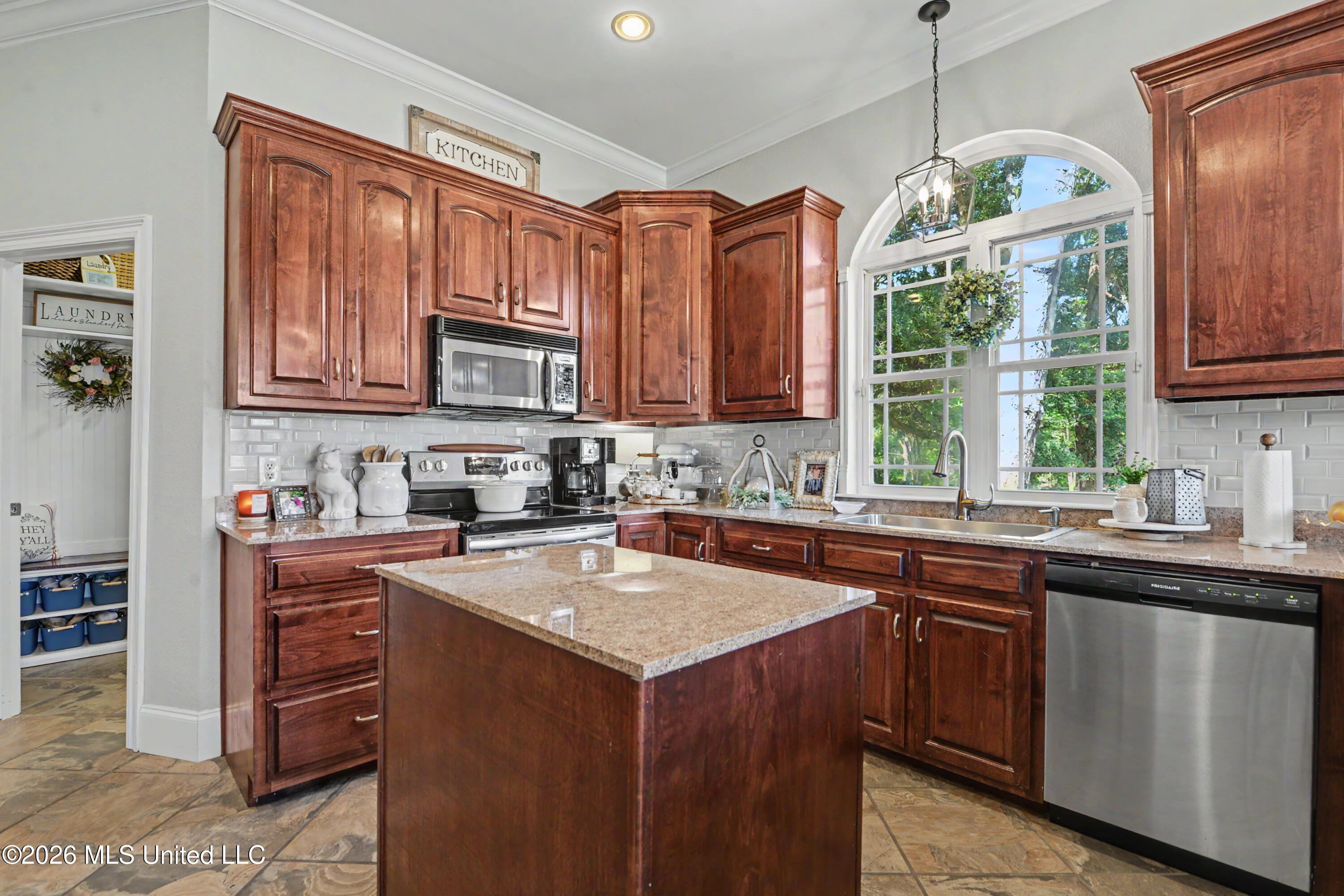 5402 Huckleberry Lane Property Photo 4