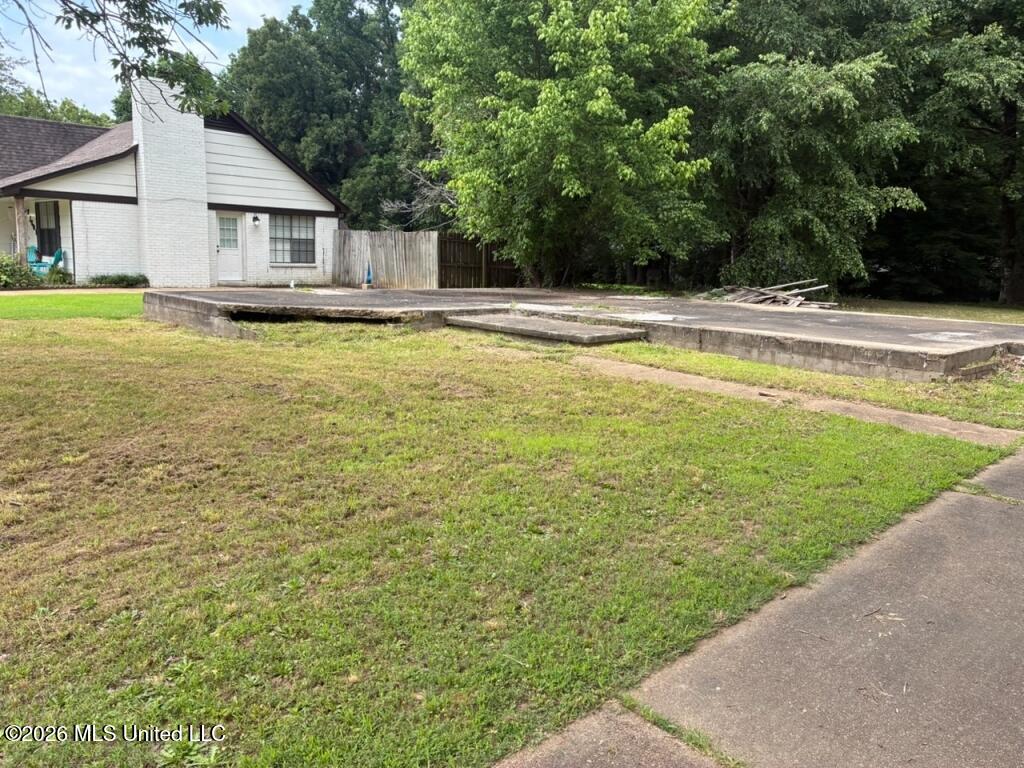 5615 Ingleside Drive Property Photo 2