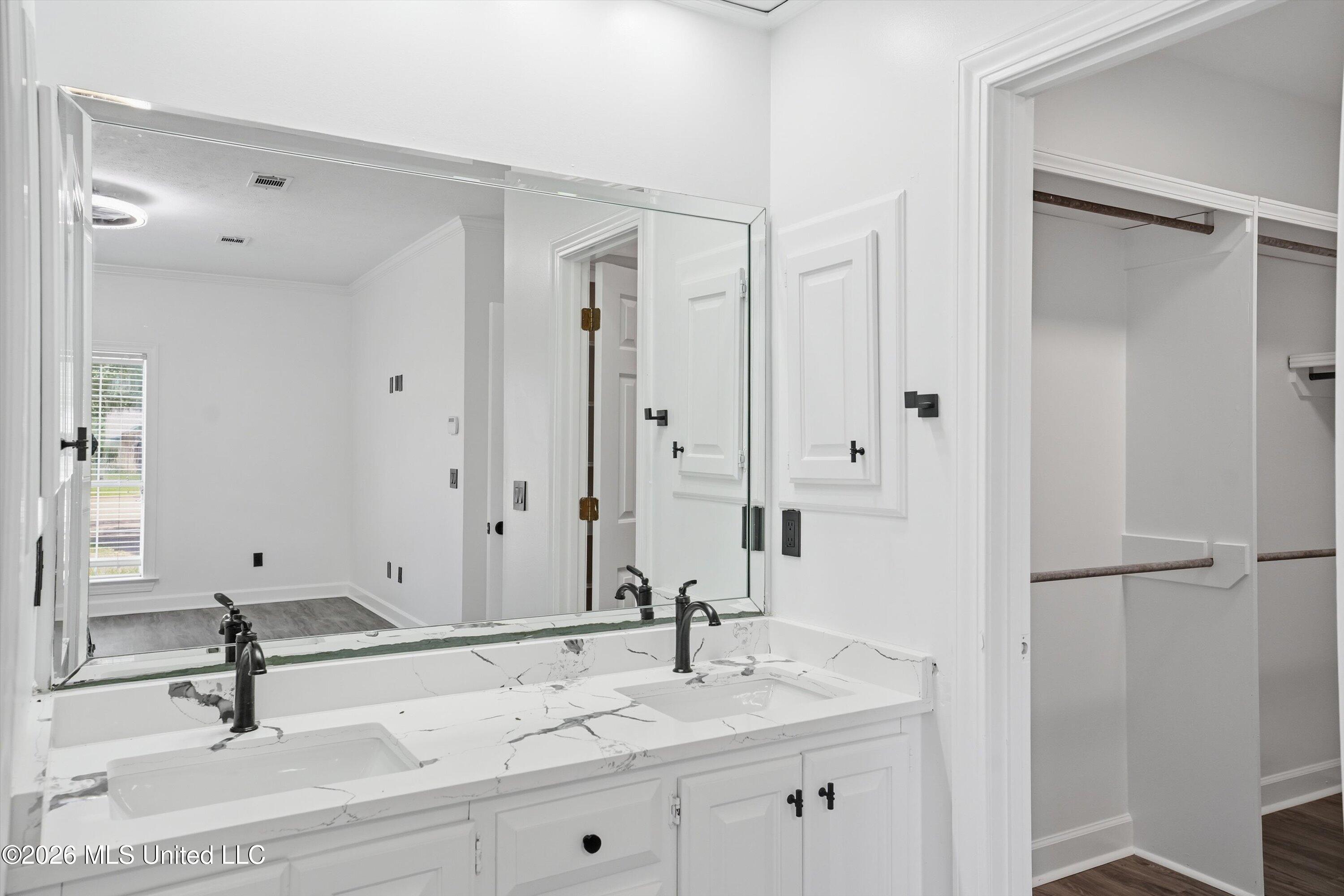 409 Fawnwood Drive Property Photo 17