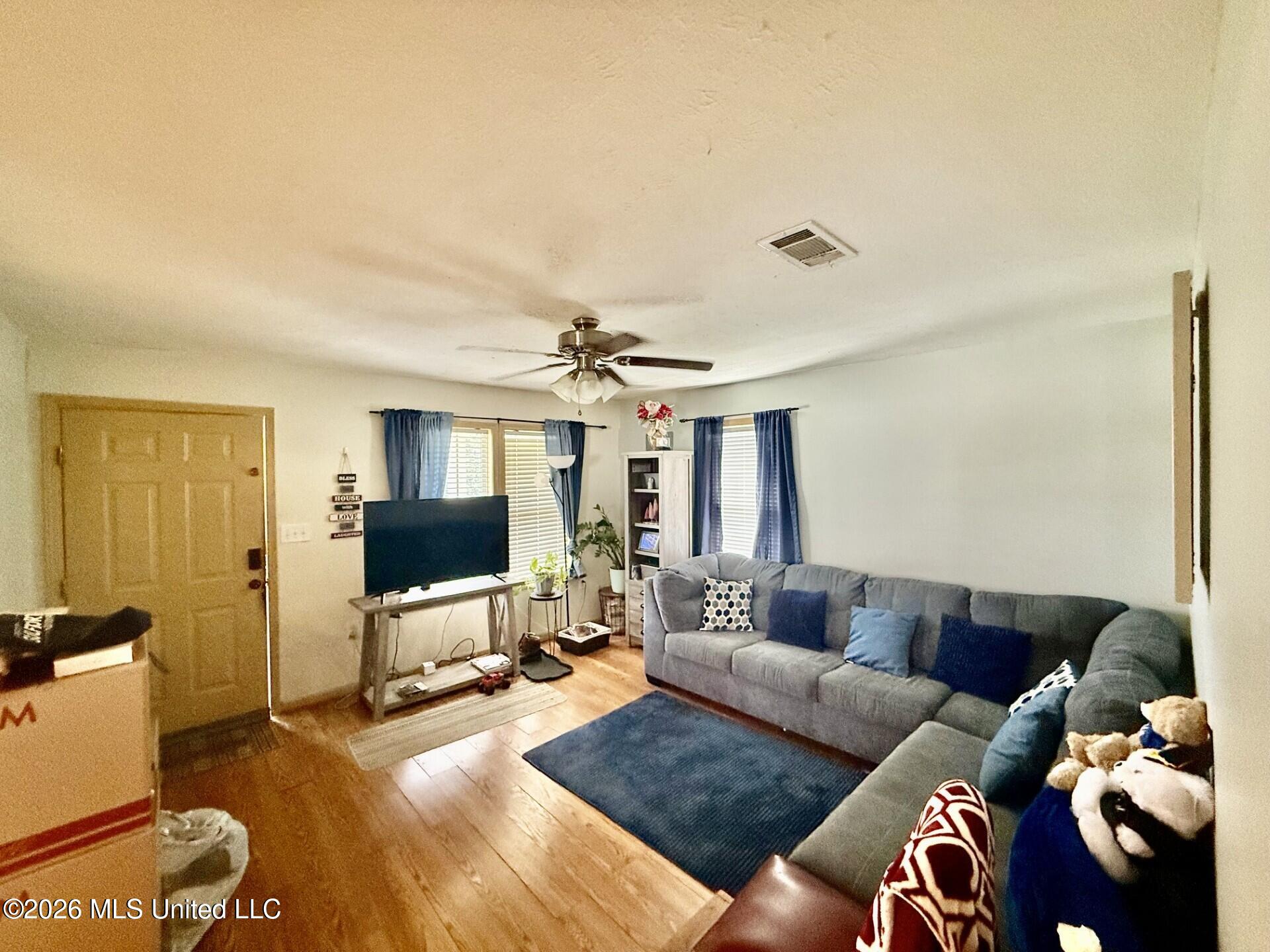 658 Union Street Property Photo 3