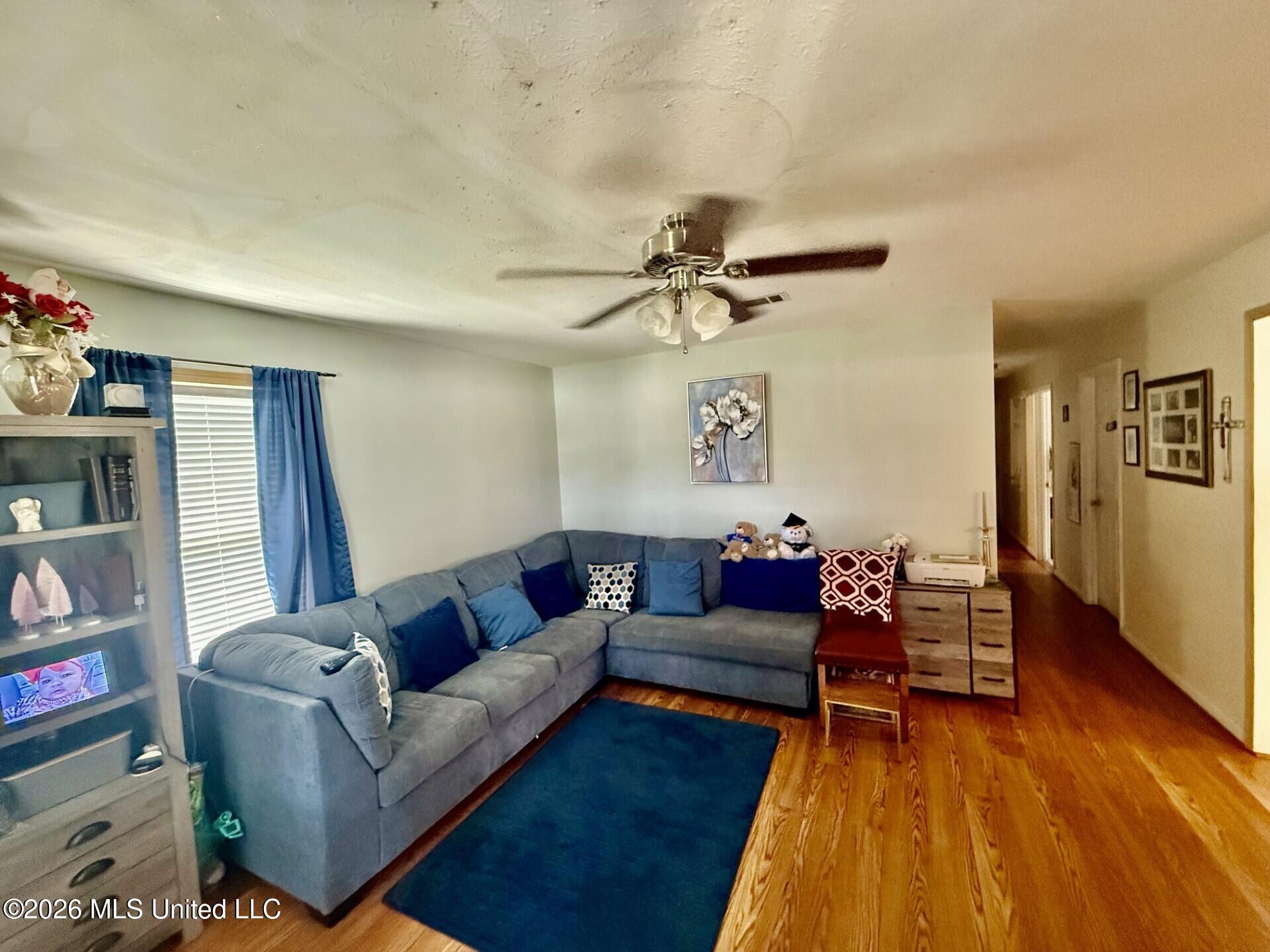 658 Union Street Property Photo 4