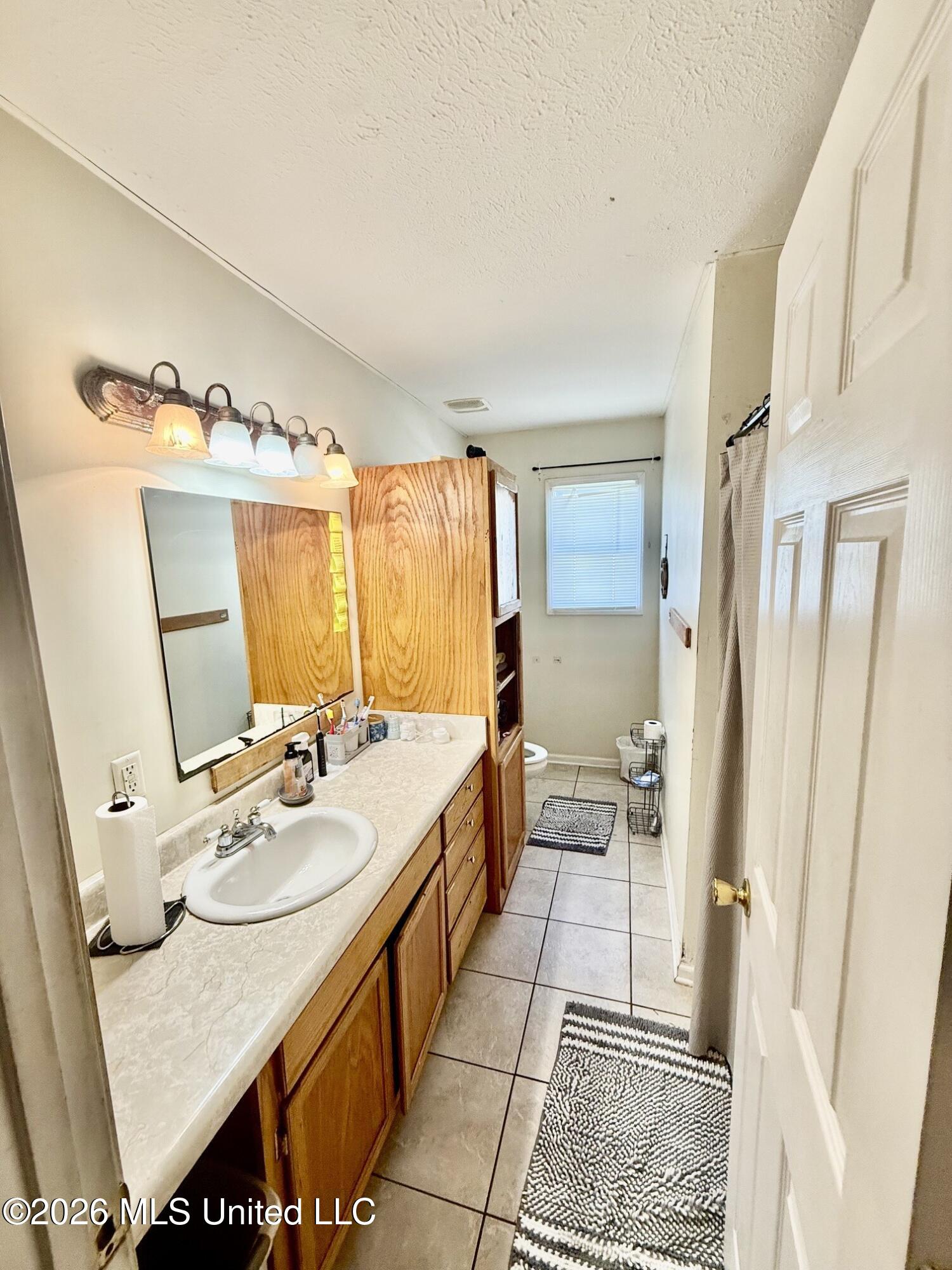 658 Union Street Property Photo 9