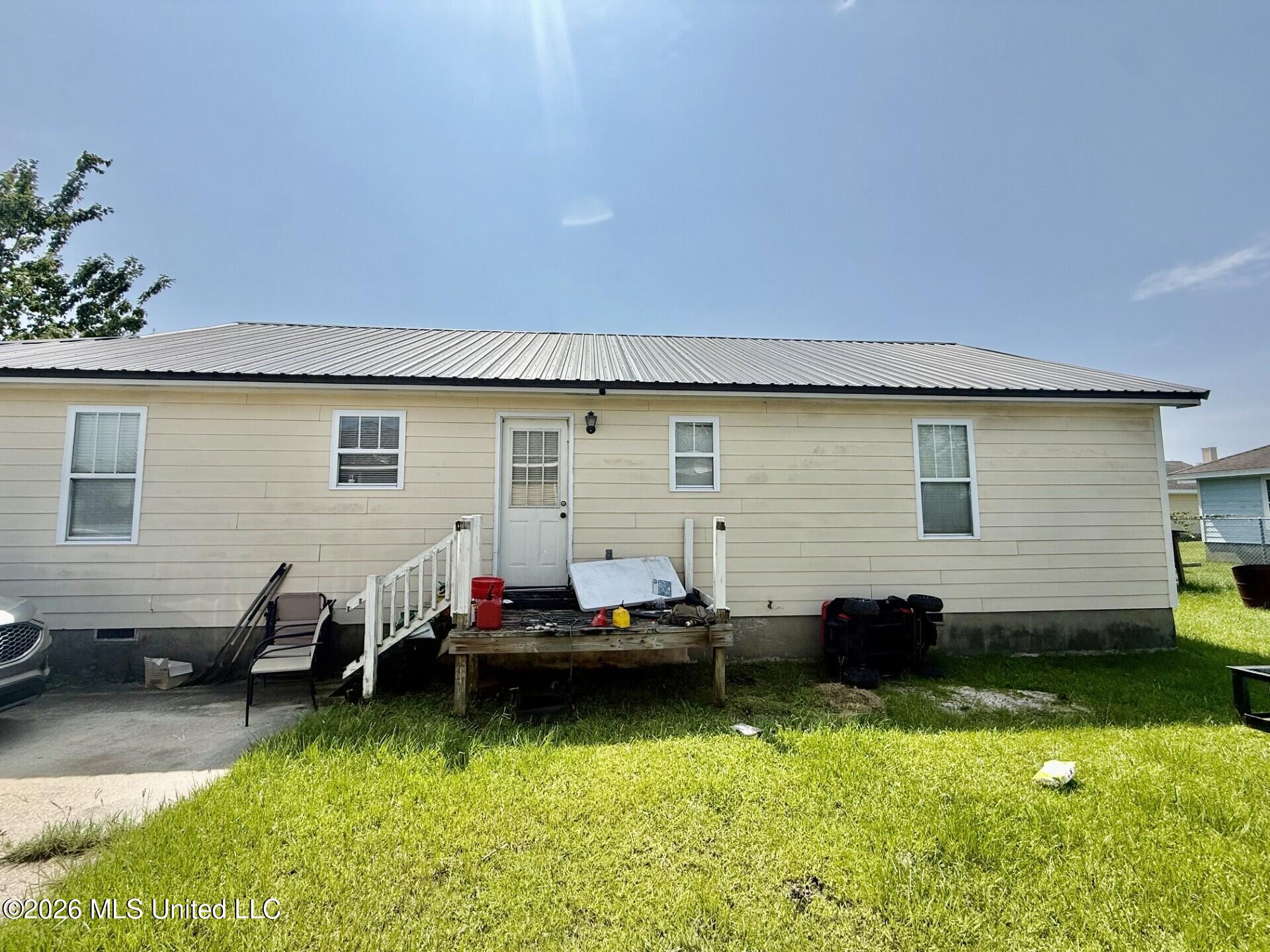658 Union Street Property Photo 15