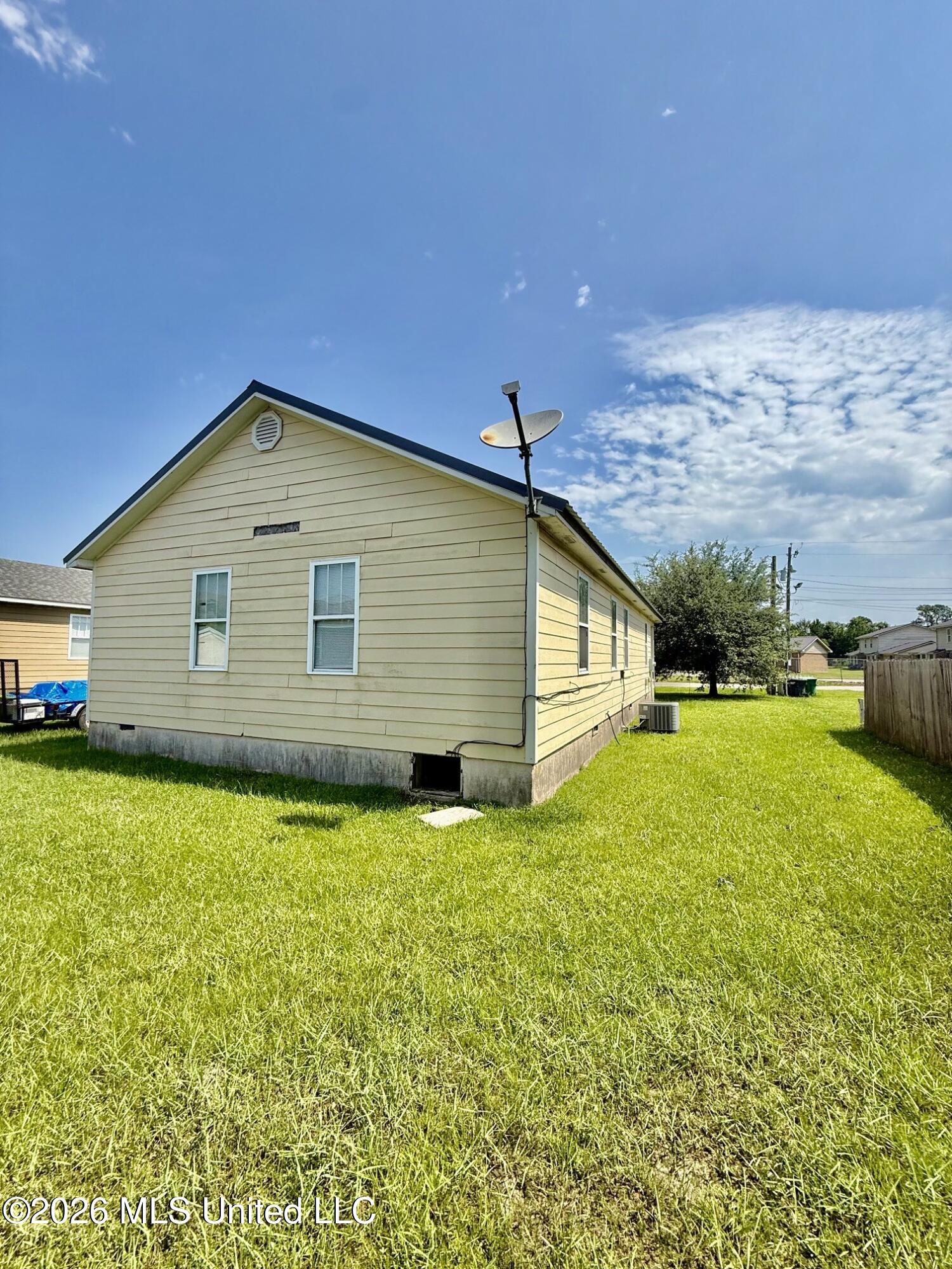 658 Union Street Property Photo 17