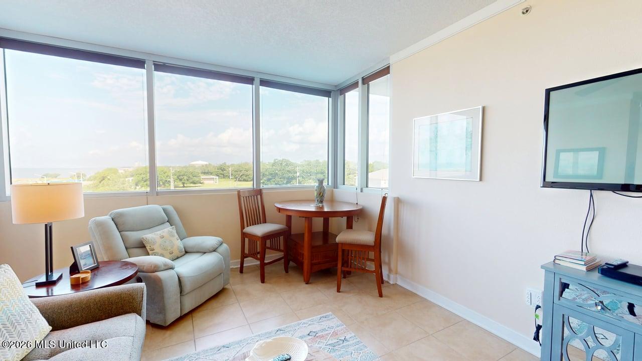 2060 Beach Boulevard Property Photo 5