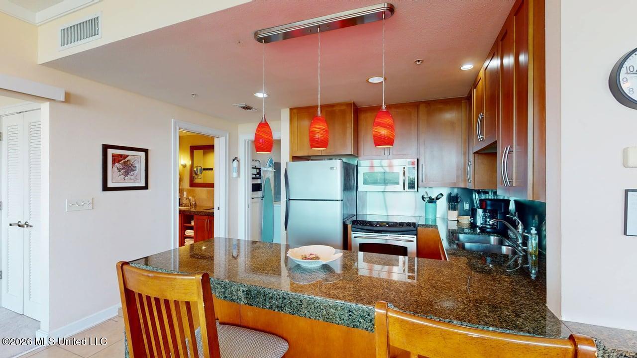 2060 Beach Boulevard Property Photo 8