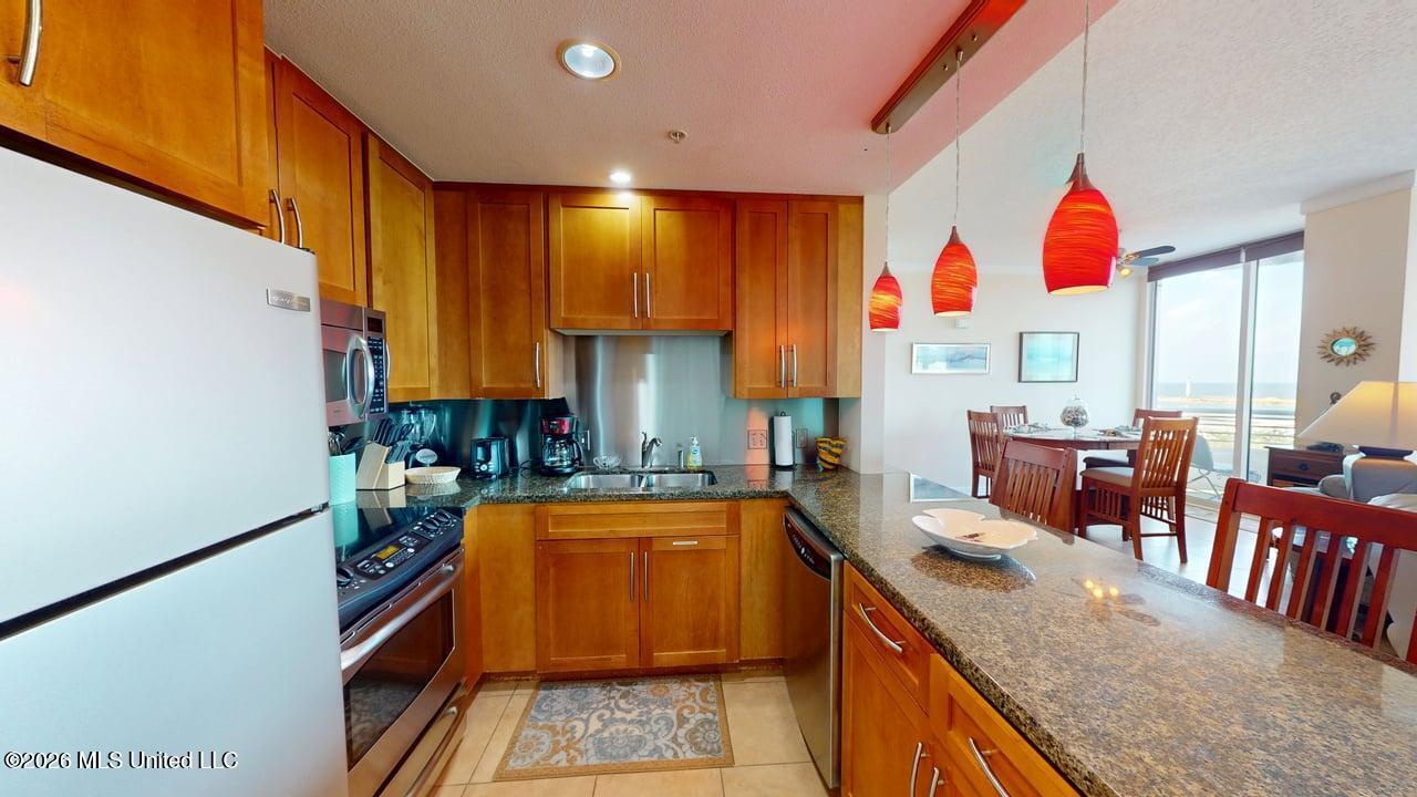 2060 Beach Boulevard Property Photo 10