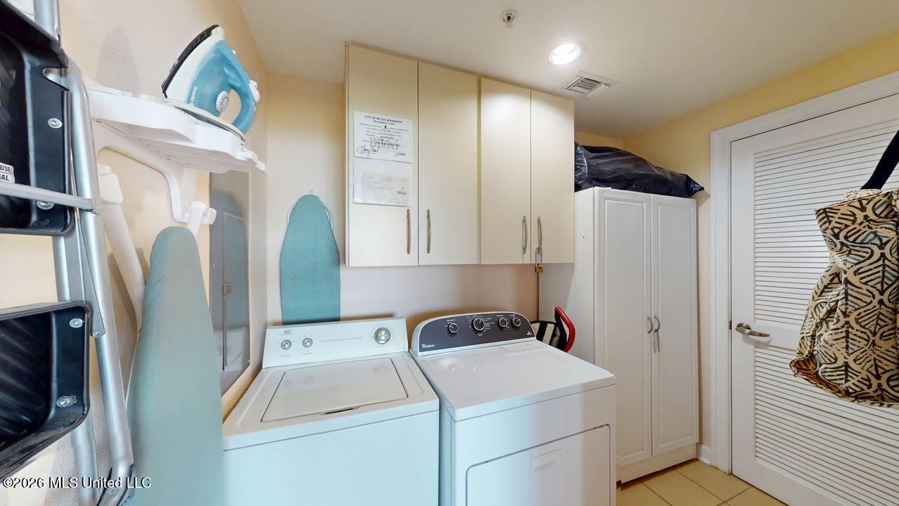 2060 Beach Boulevard Property Photo 11