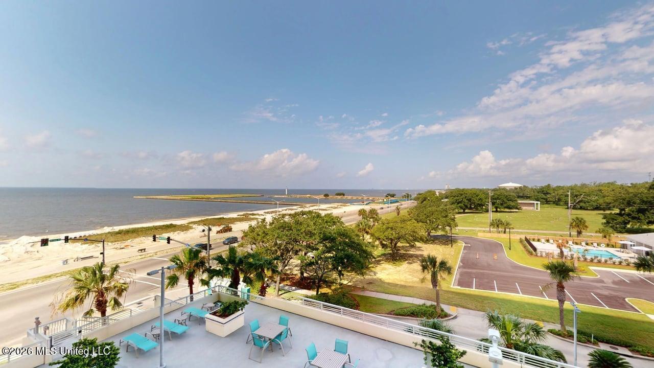 2060 Beach Boulevard Property Photo 18