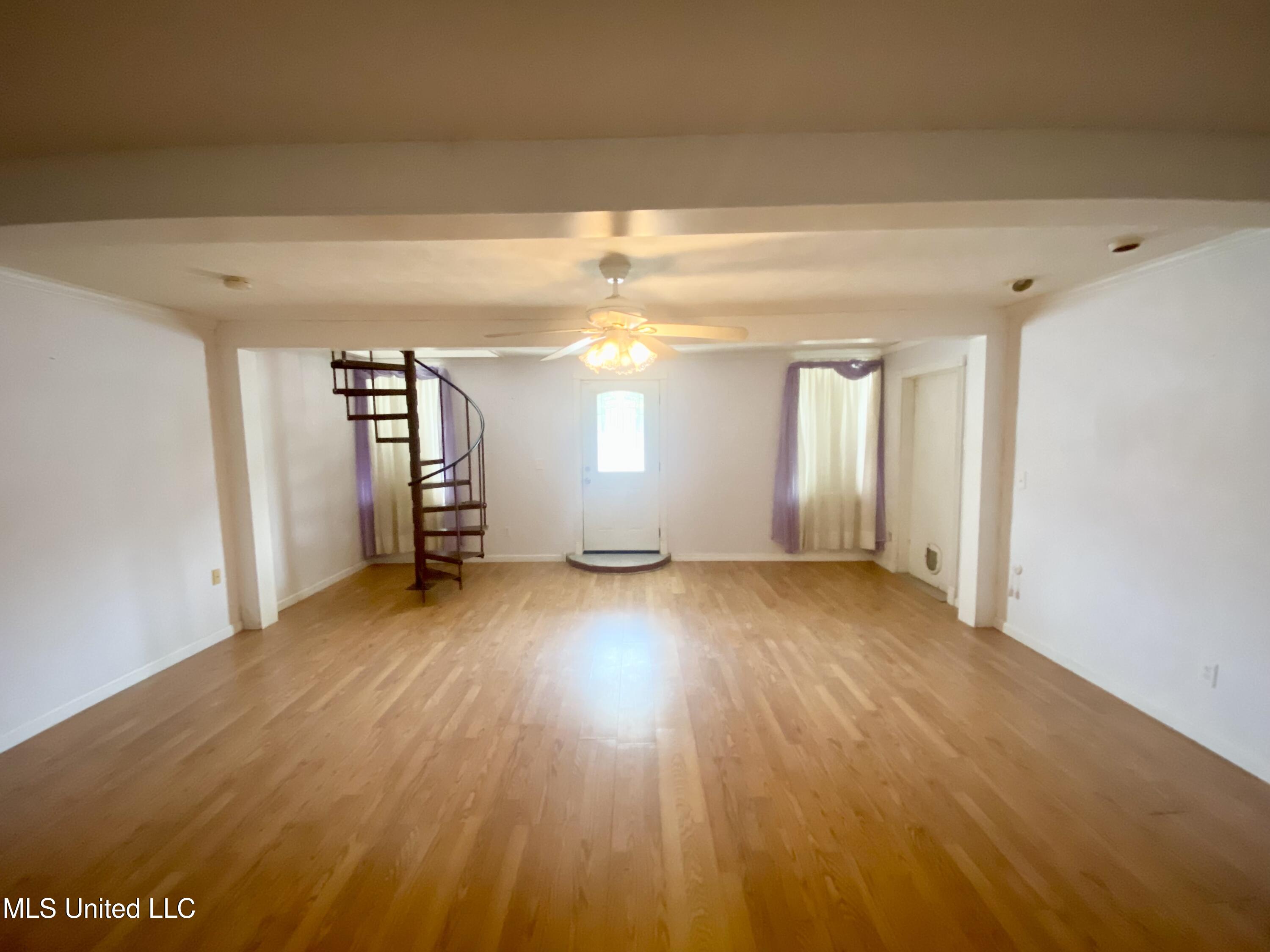 119 Dampeer Street Property Photo 4