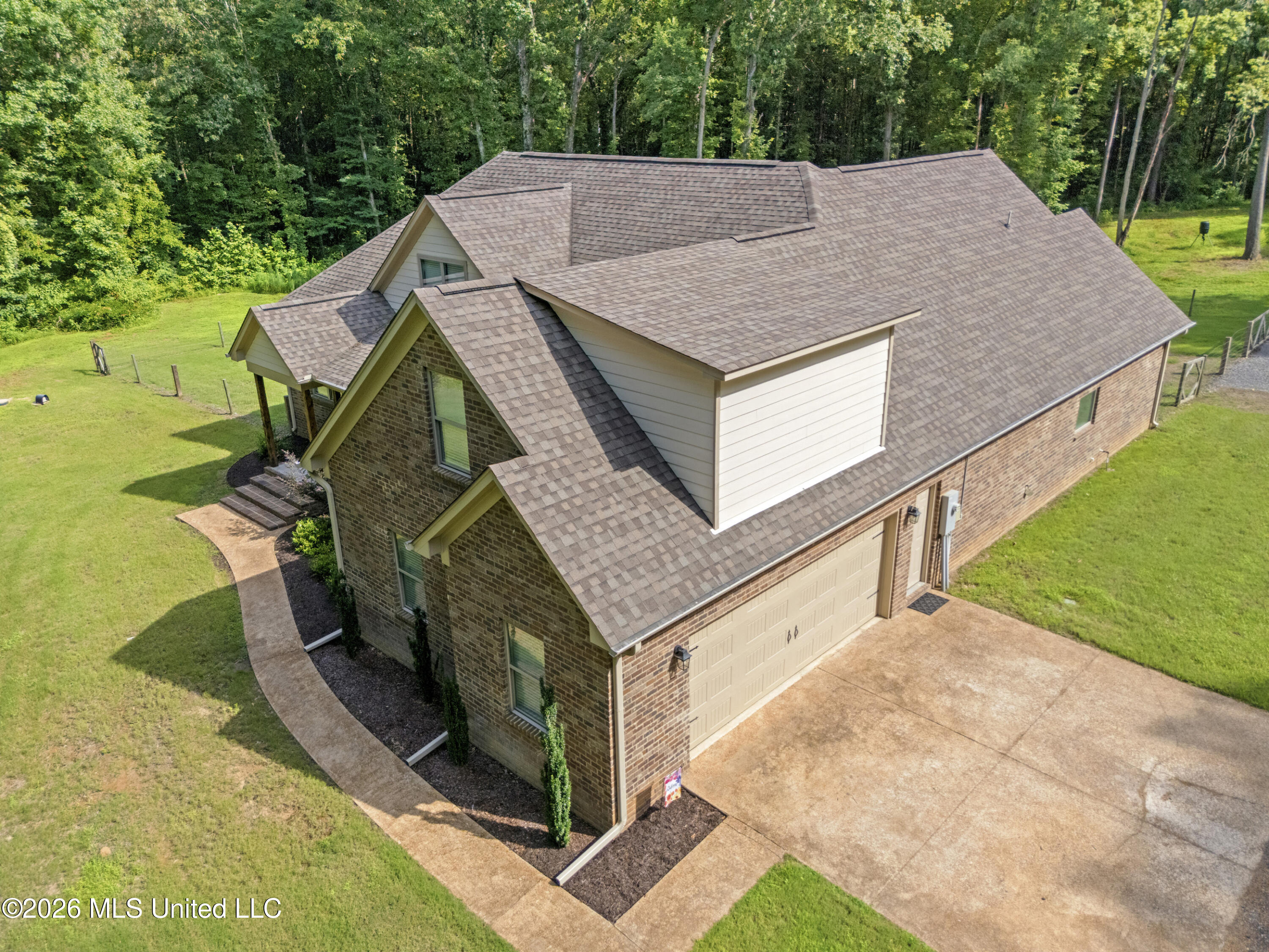 8301 Browns Ferry Road Property Photo 7