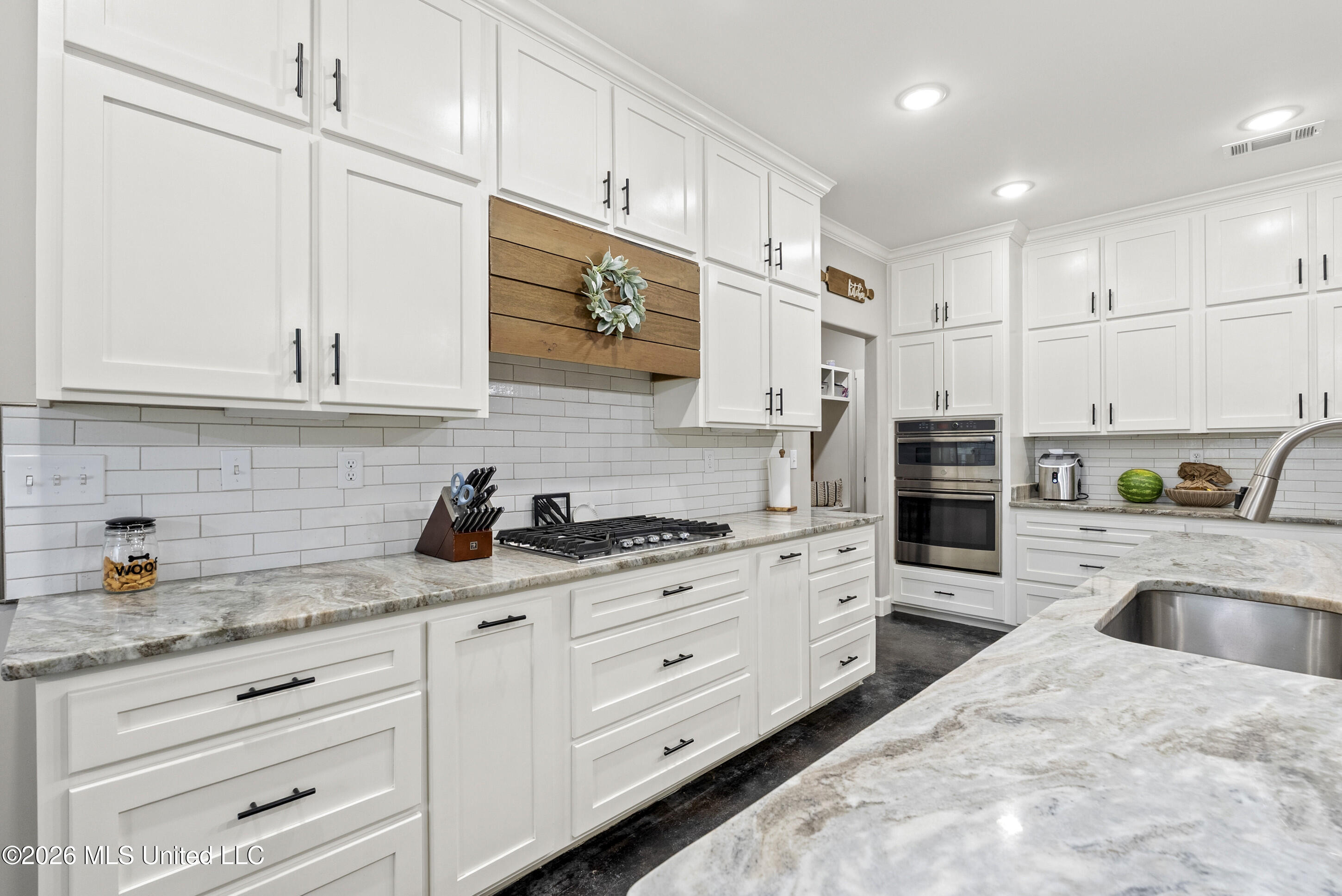 8301 Browns Ferry Road Property Photo 16