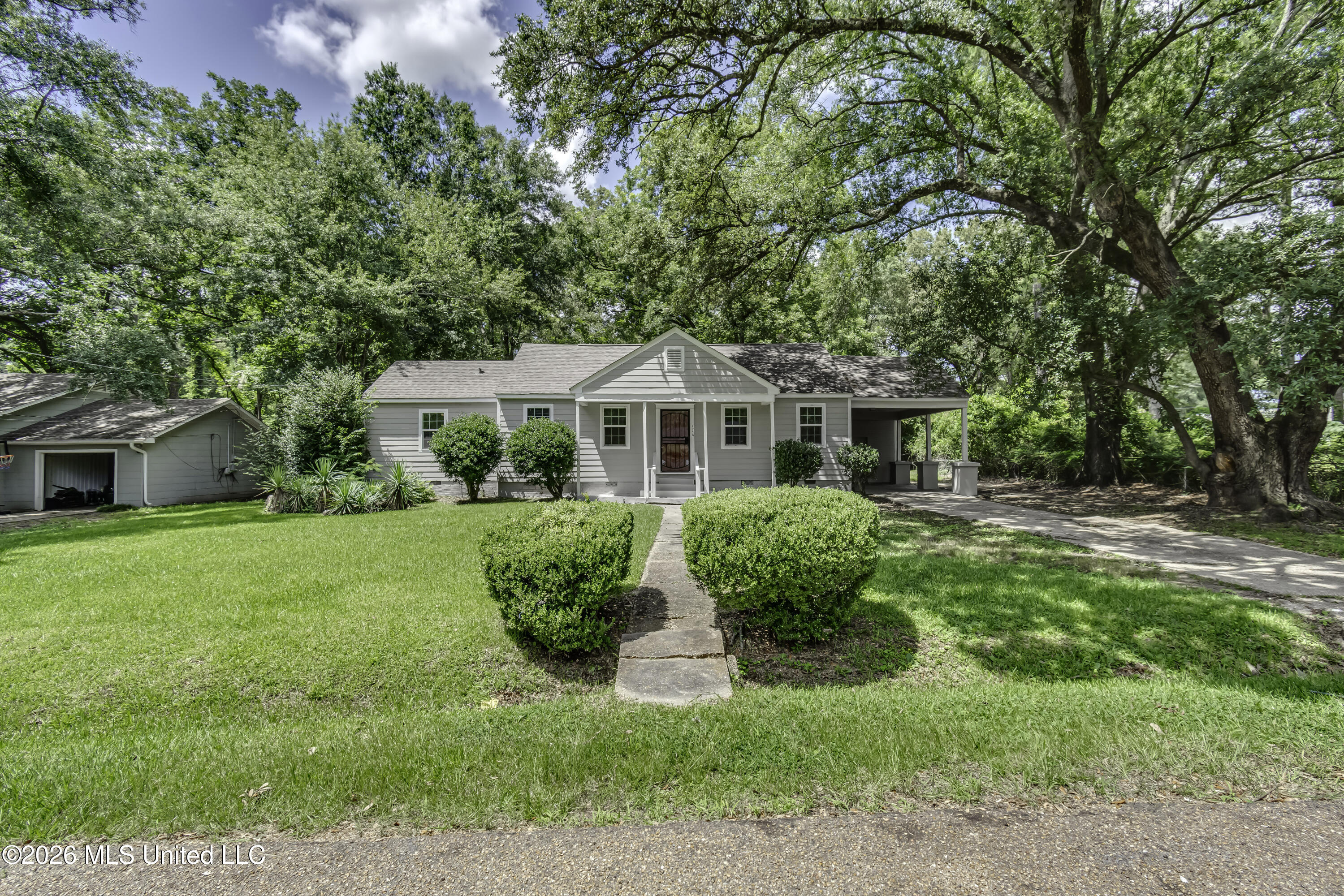 314 Hanging Moss Circle Property Photo 1