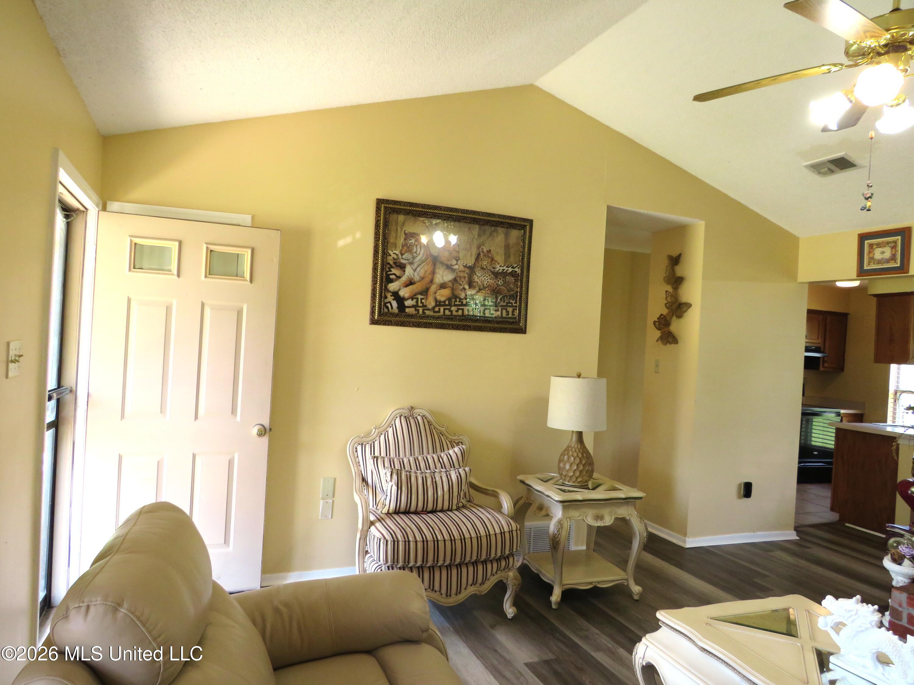 10372 Riggan Drive Property Photo 5