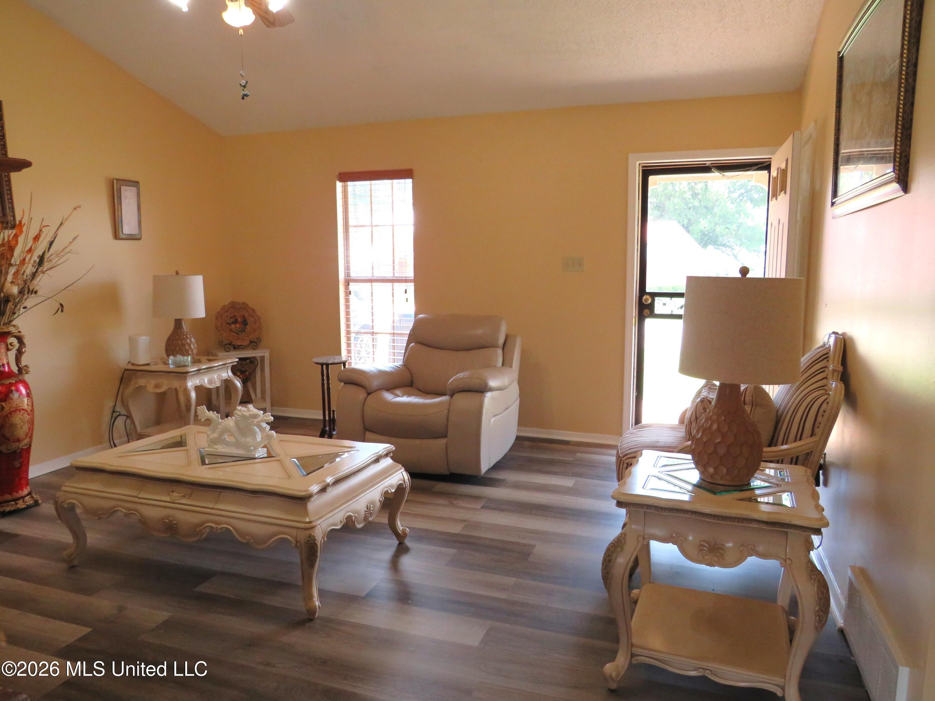 10372 Riggan Drive Property Photo 6
