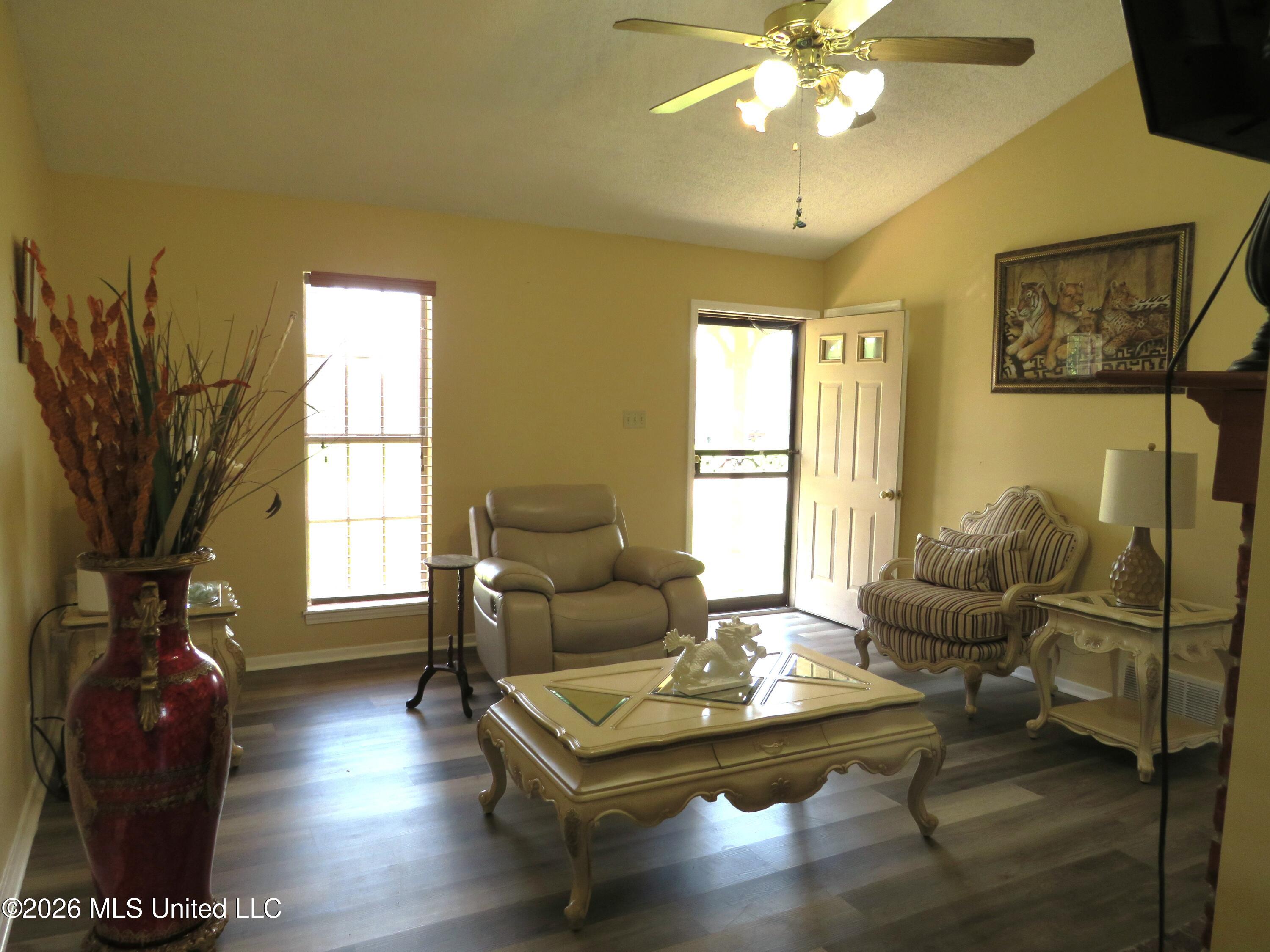 10372 Riggan Drive Property Photo 7
