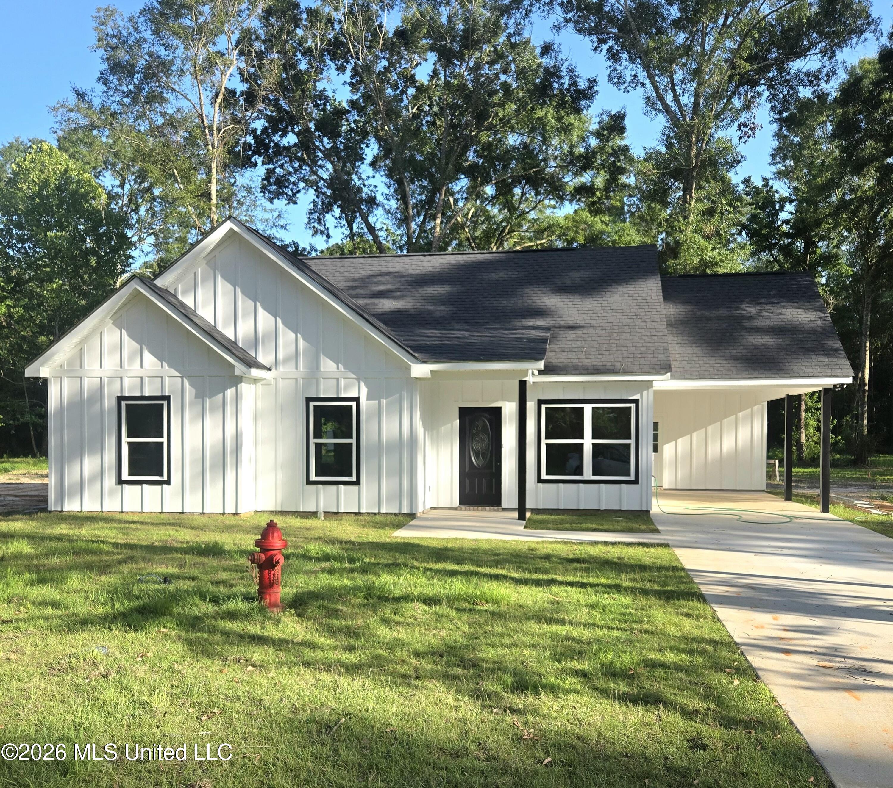 1027 Neal Road Property Photo 2